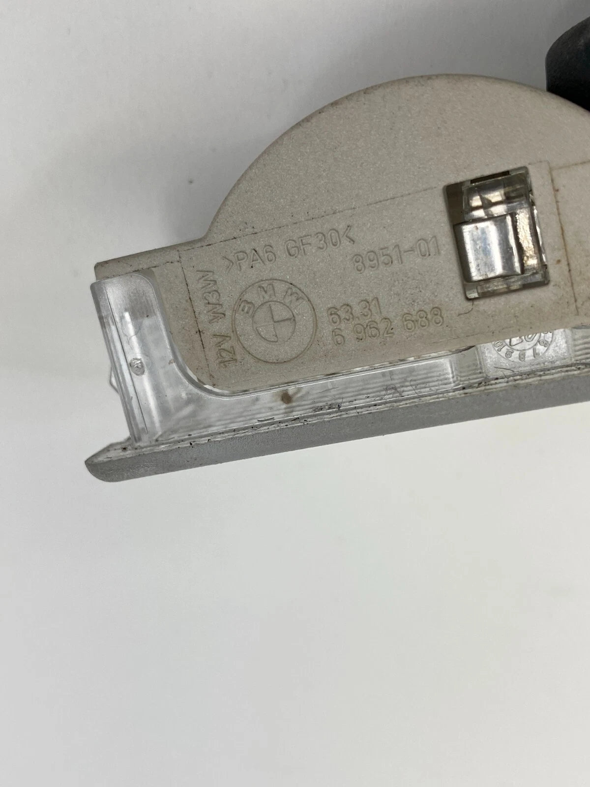2006 BMW 330I FRONT LEFT INTERIOR DOOR COURTESY LIGHT LAMP 63-31-6-962-688 OEM