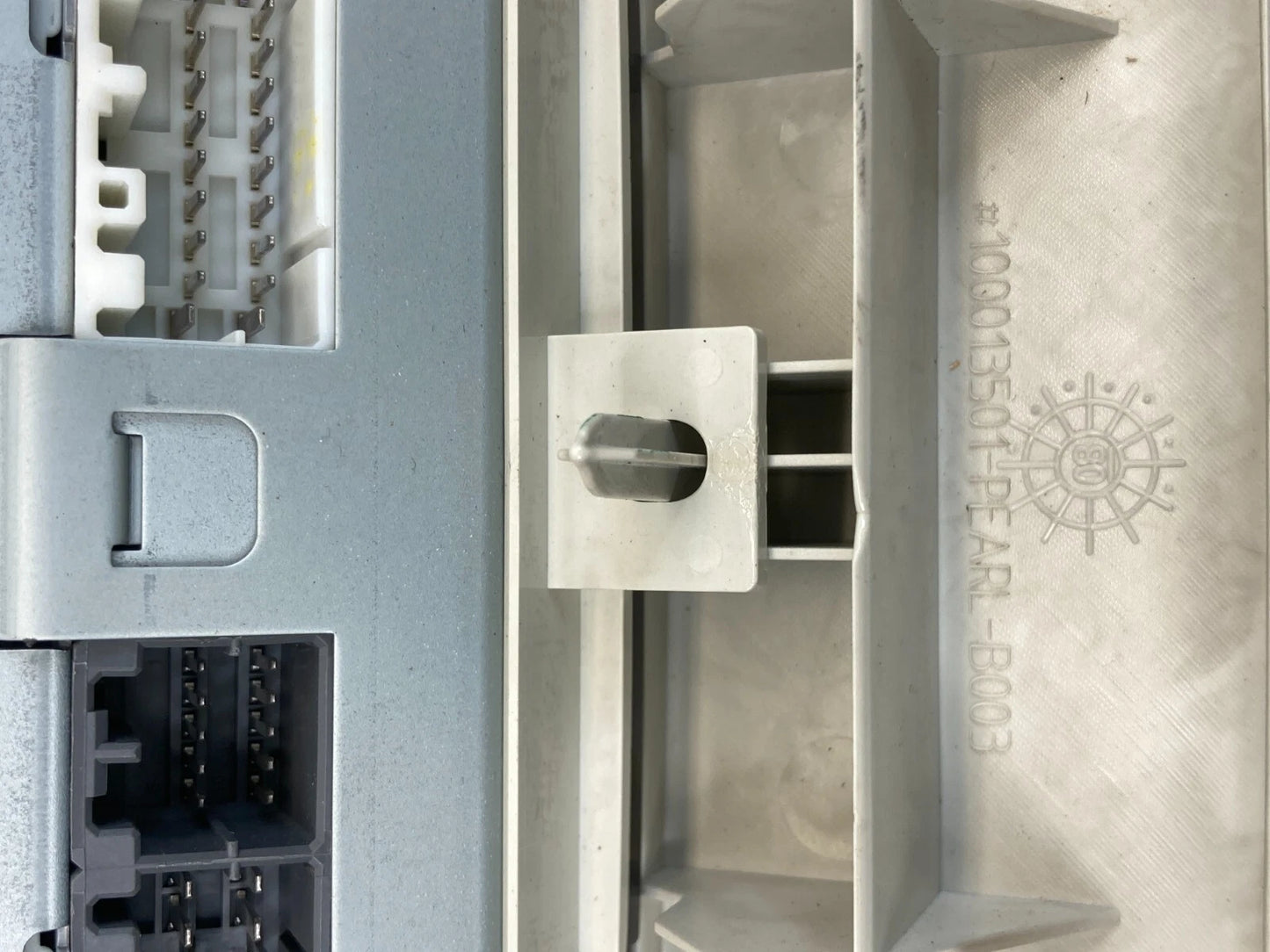 2009-2012 DODGE JOURNEY REAR OVERHEAD DVD SCREEN MONITOR DISPLAY 1FN45DW1AD OEM