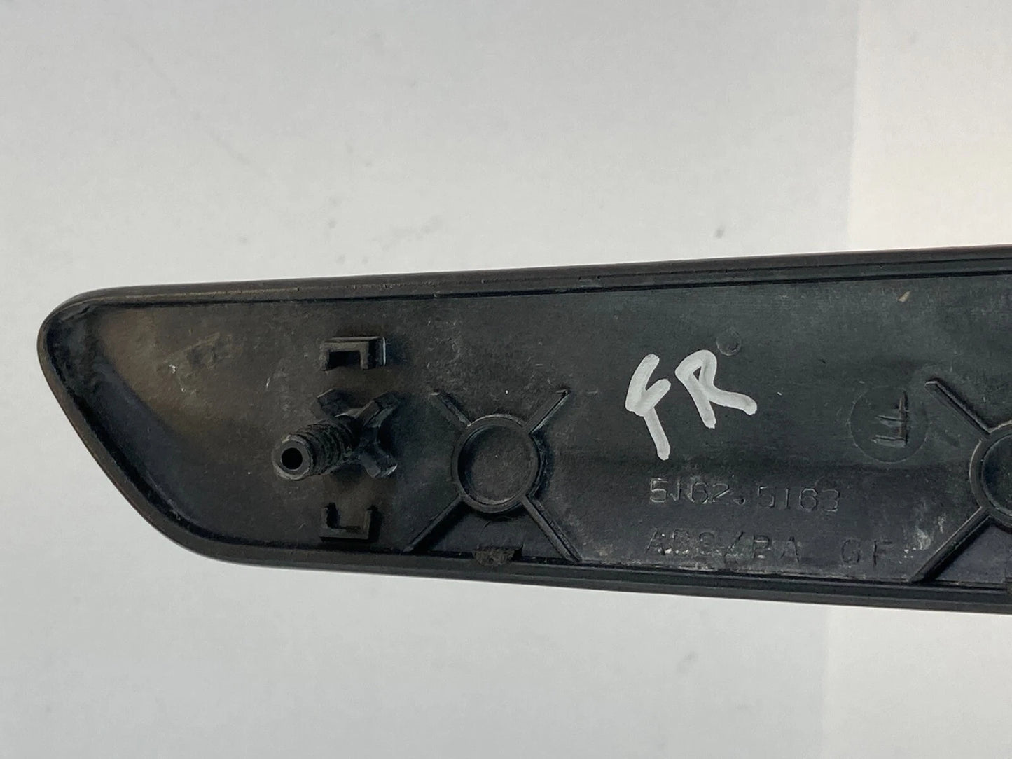 06-10 MERCEDES-BENZ R350 FRONT RIGHT INNER DOOR TRIM MOLDING BEZEL A2517200622