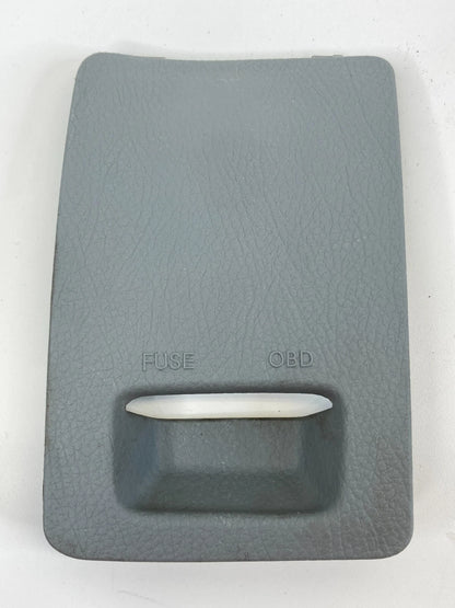 2009 09 KIA BORREGO DASH FUSE BOX END CAP COVER LID TRIM 84760-2J000 OEM