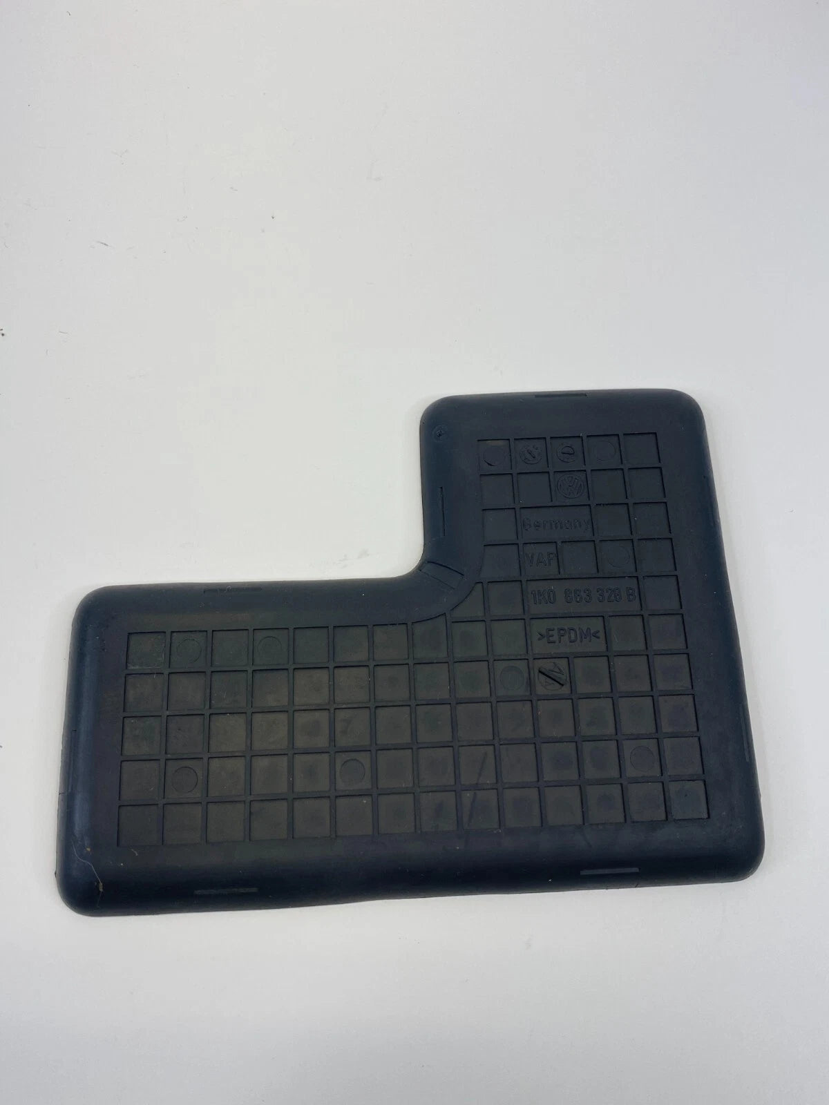 06-09 VOLKSWAGEN GTI REAR CENTER CONSOLE MAT RUBBER LINER INSERT 1K0-863-328B