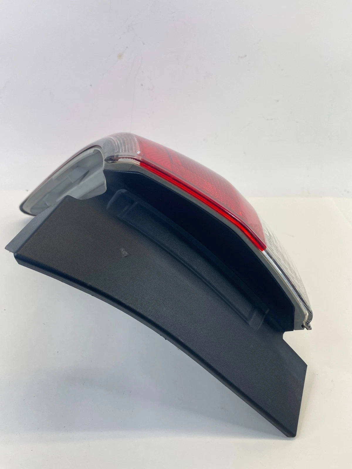 2013-2016 NISSAN PATHFINDER RIGHT PASSENGER OUTER QUARTER TAIL LIGHT LAMP OEM