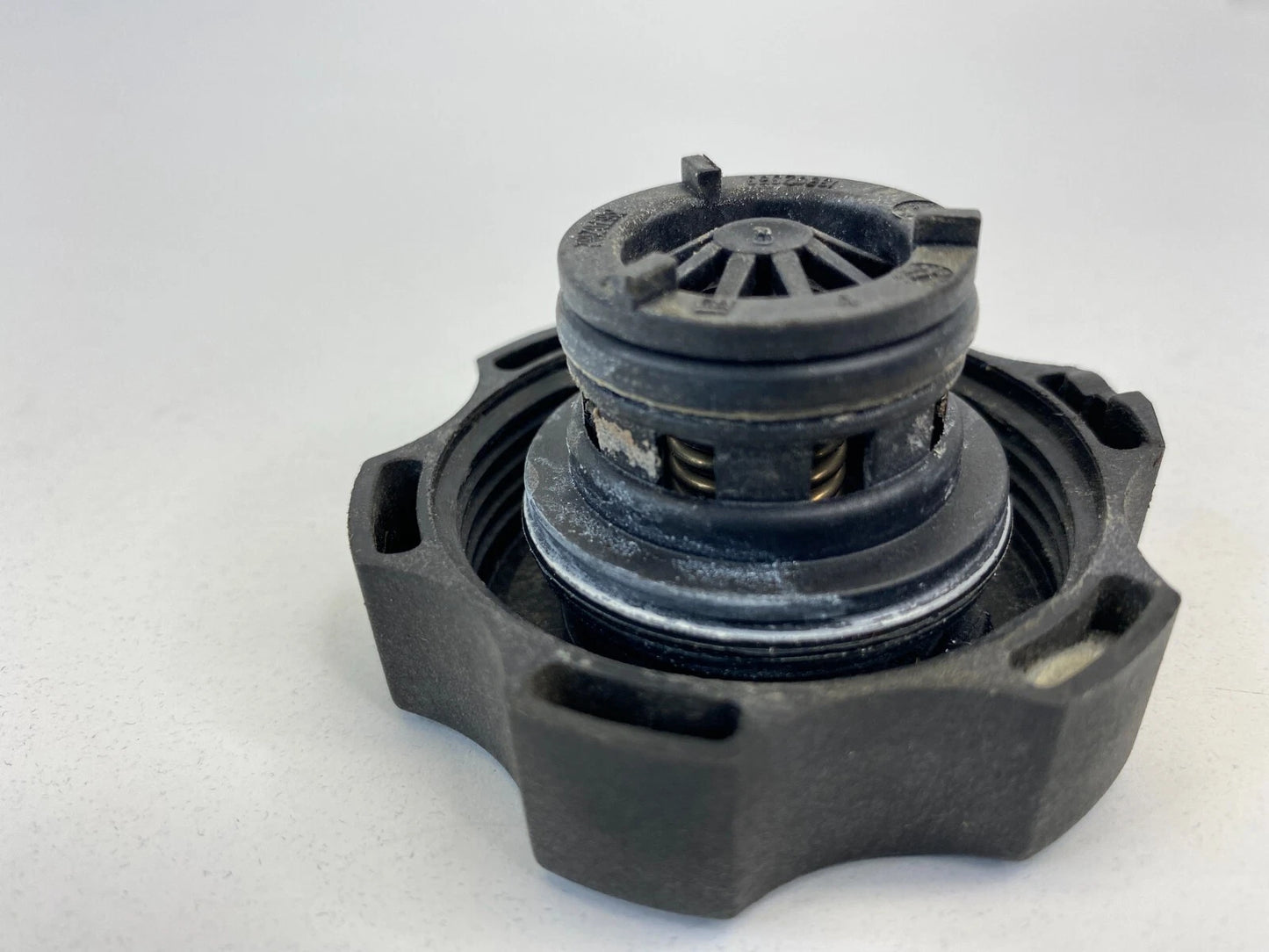 2010-2016 CADILLAC SRX RADIATOR COOLANT OVERFLOW TANK CAP LID 13502353 OEM