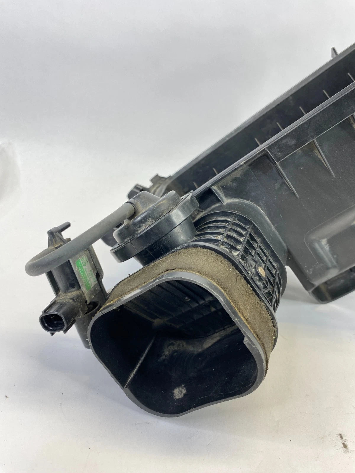 2007-2009 LEXUS RX350 3.5L V6 AIR INTAKE CLEANER LOWER BOX HOUSING 25860-04010