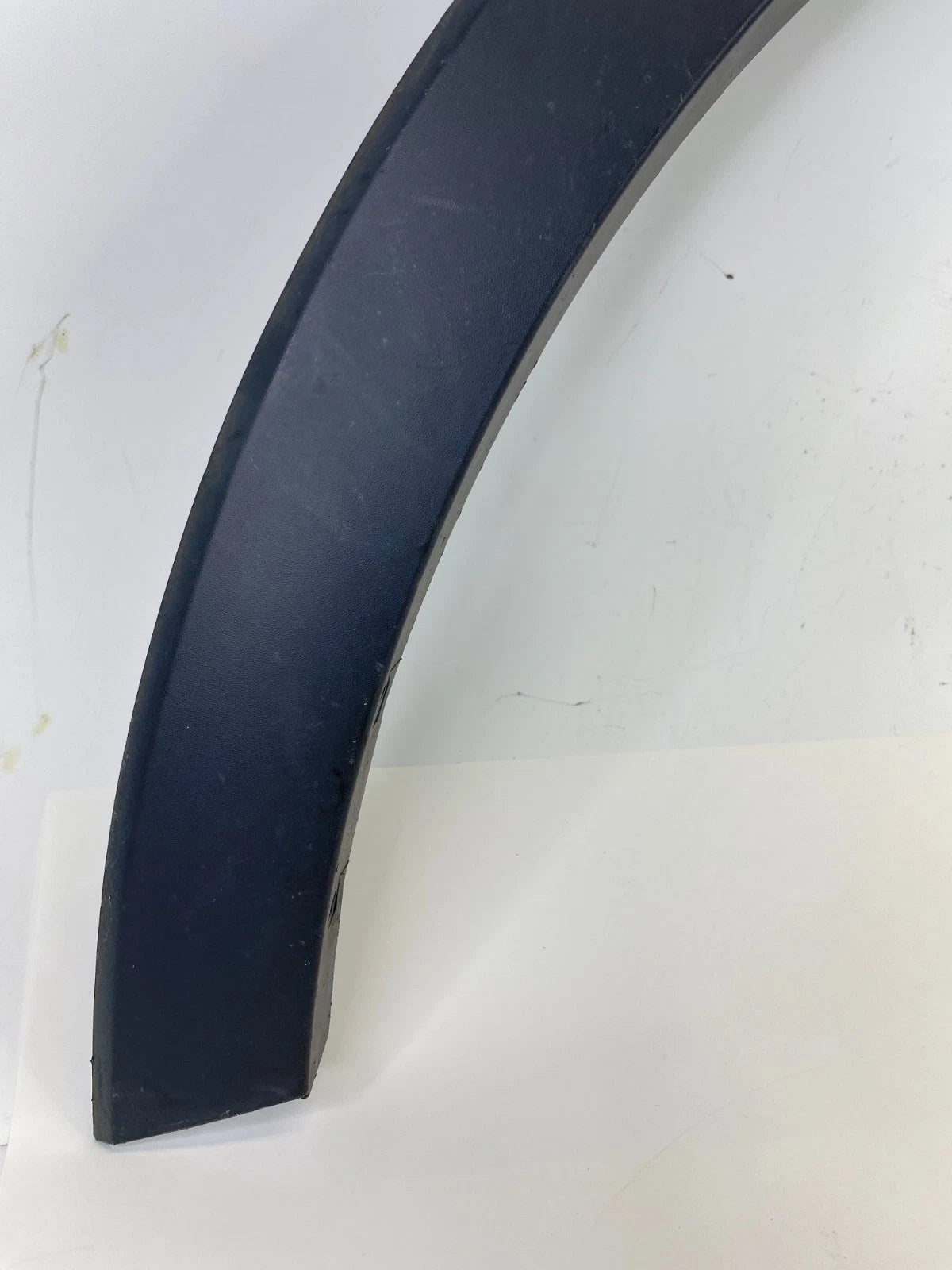 2013-2019 FORD INTERCEPTOR SUV REAR RIGHT SIDE QUARTER WHEEL OPENING MOLDING