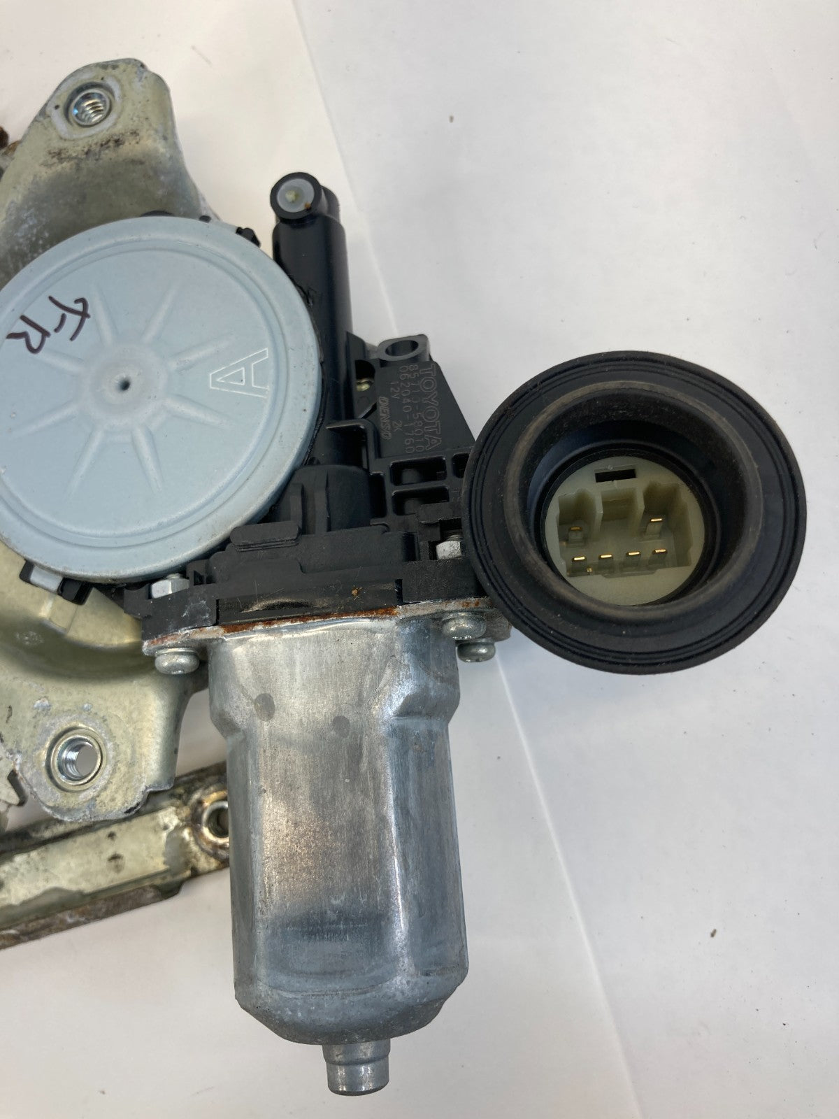 2005-2010 Scion tC Front Right Passenger Power Window Motor Regulator 8571058010