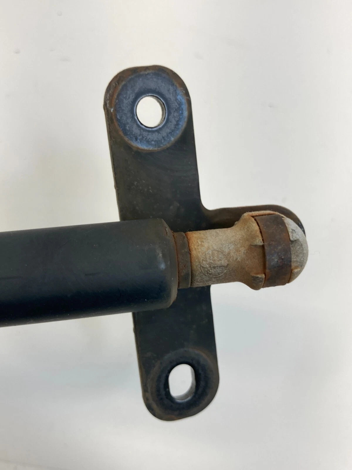 2002-2004 NISSAN PATHFINDER REAR TRUNK LIFTGATE SUPPORT SHOCK STRUTS PAIR LH RH