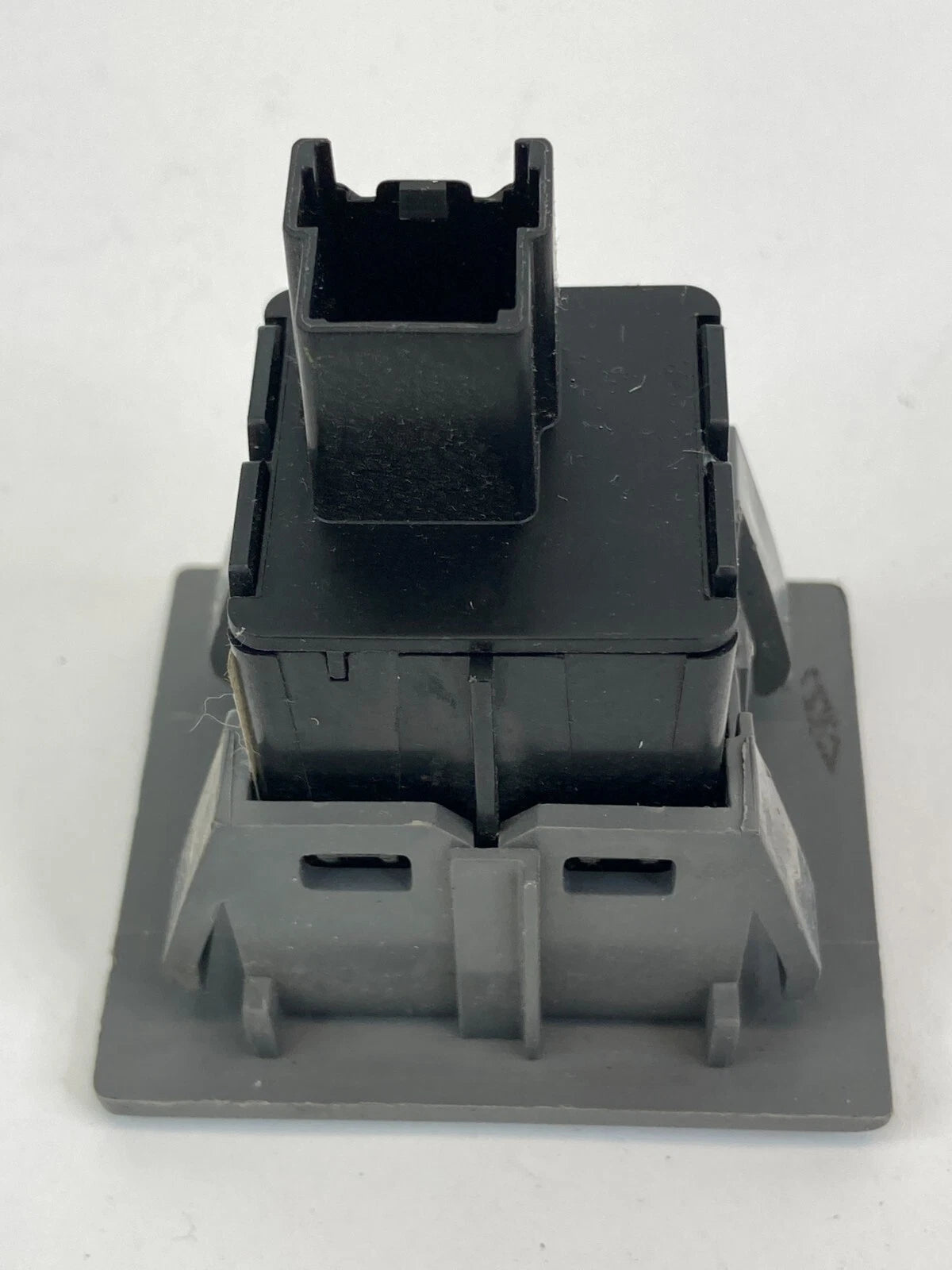 08-10 CHRYSLER TOWN & COUNTRY POWER INVERTER SWITCH WITH TRIM OEM L0110163A03