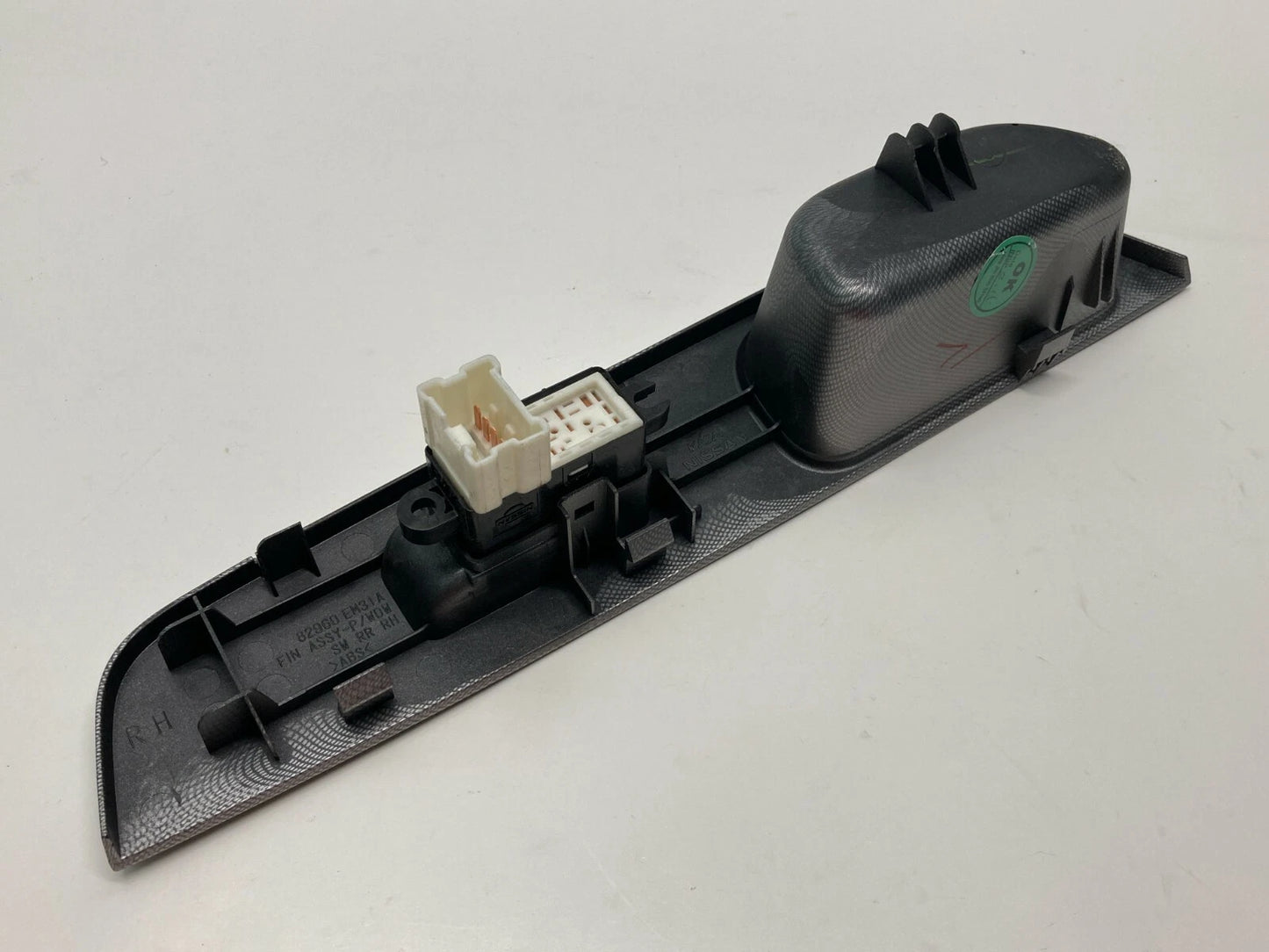 2007-2009 NISSAN VERSA REAR RIGHT PASSENGER SIDE WINDOW SWITCH BEZEL 82961EM31A