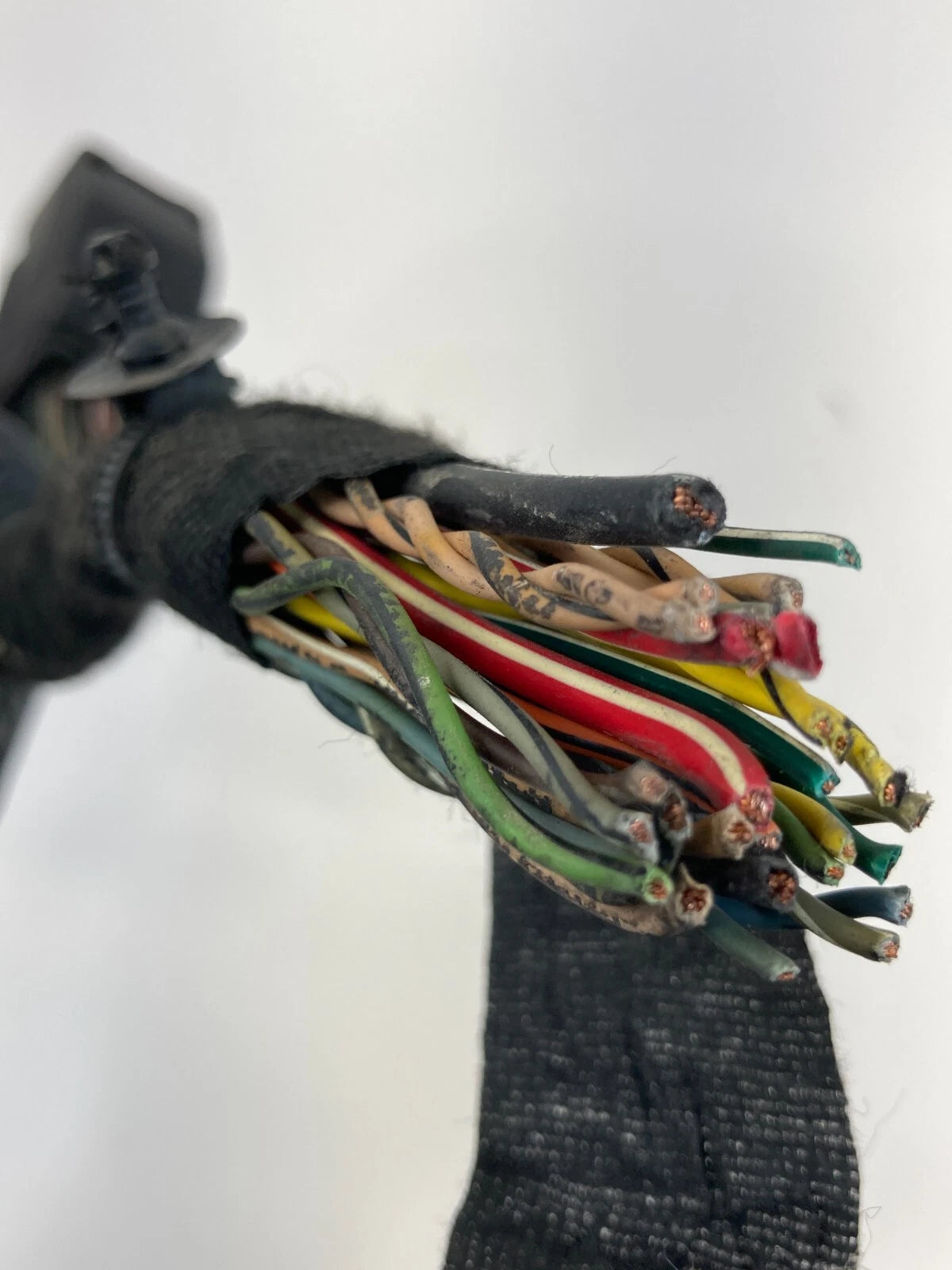 2008-2010 SATURN VUE ABS PUMP CONTROL MODULE WIRE HARNESS CONNECTOR OEM 1355513D