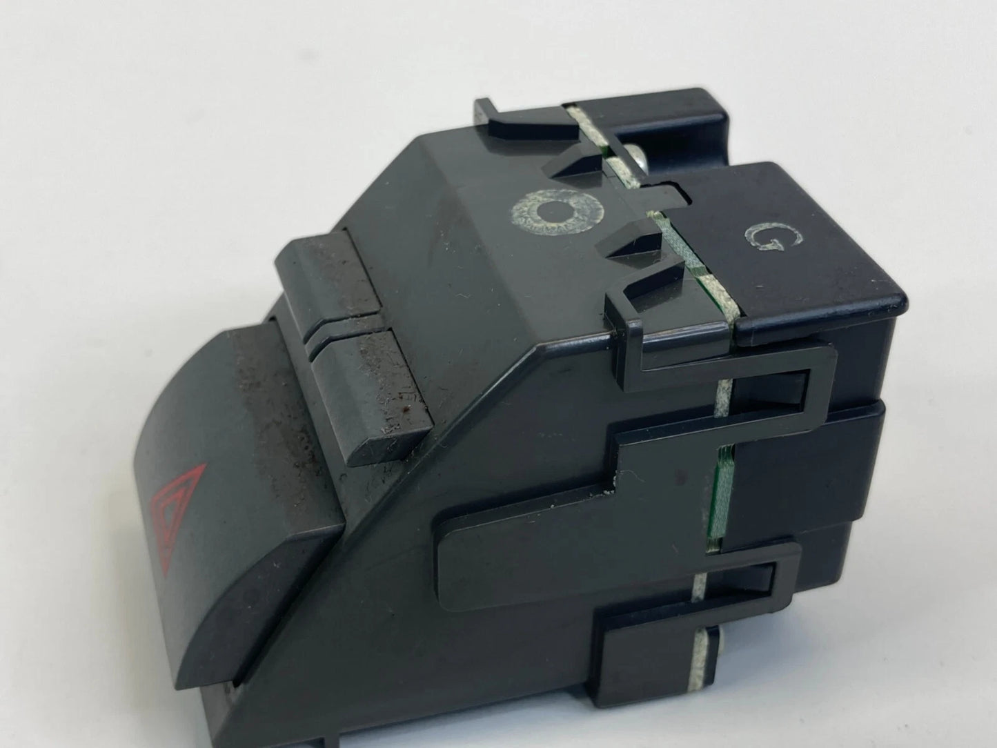 2007-2011 TOYOTA CAMRY FRONT DASH EMERGENCY HAZARD WARNING SWITCH 8433206100B1