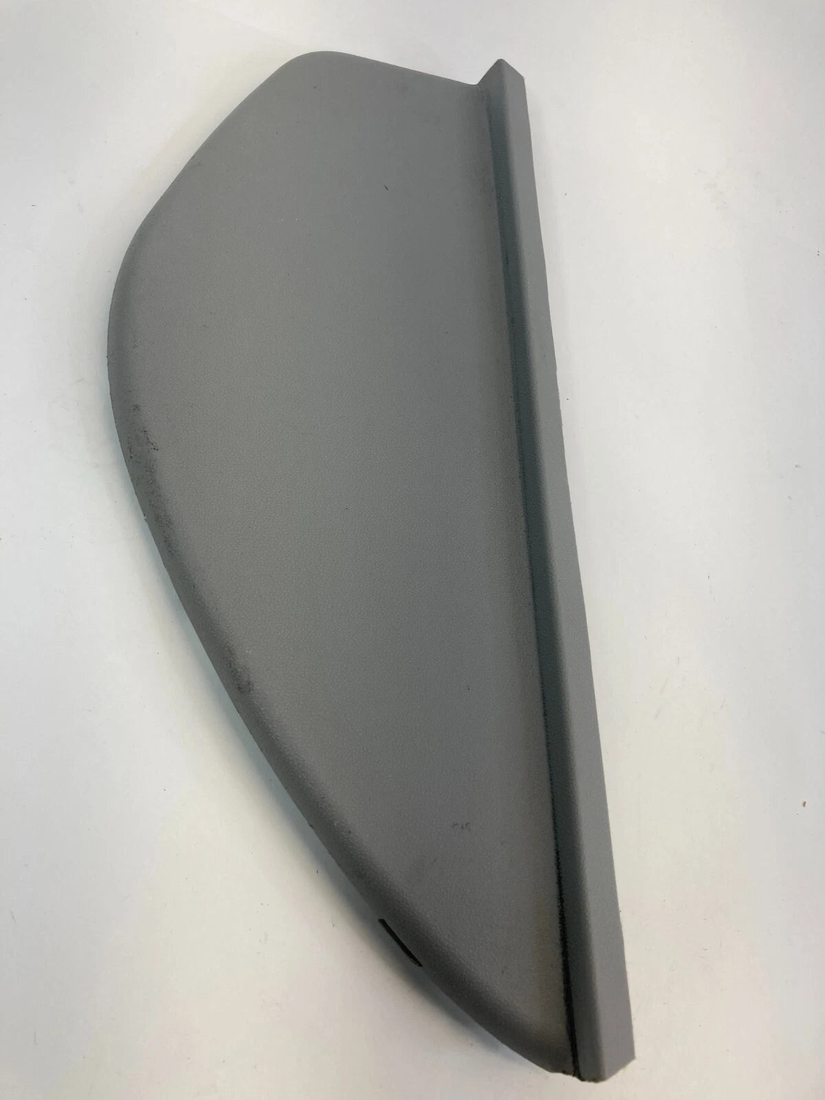 2006-2011 HYUNDAI ACCENT RIGHT SIDE DASH END CAP COVER TRIM 84726-1E000 OEM