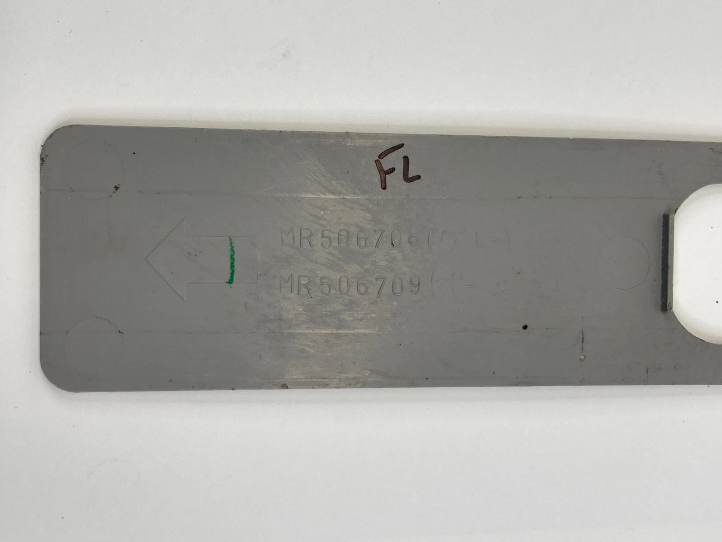2003 2004 MITSUBISHI MONTERO SPORT LEFT CENTER PILLAR COVER TRIM MR391045 OEM
