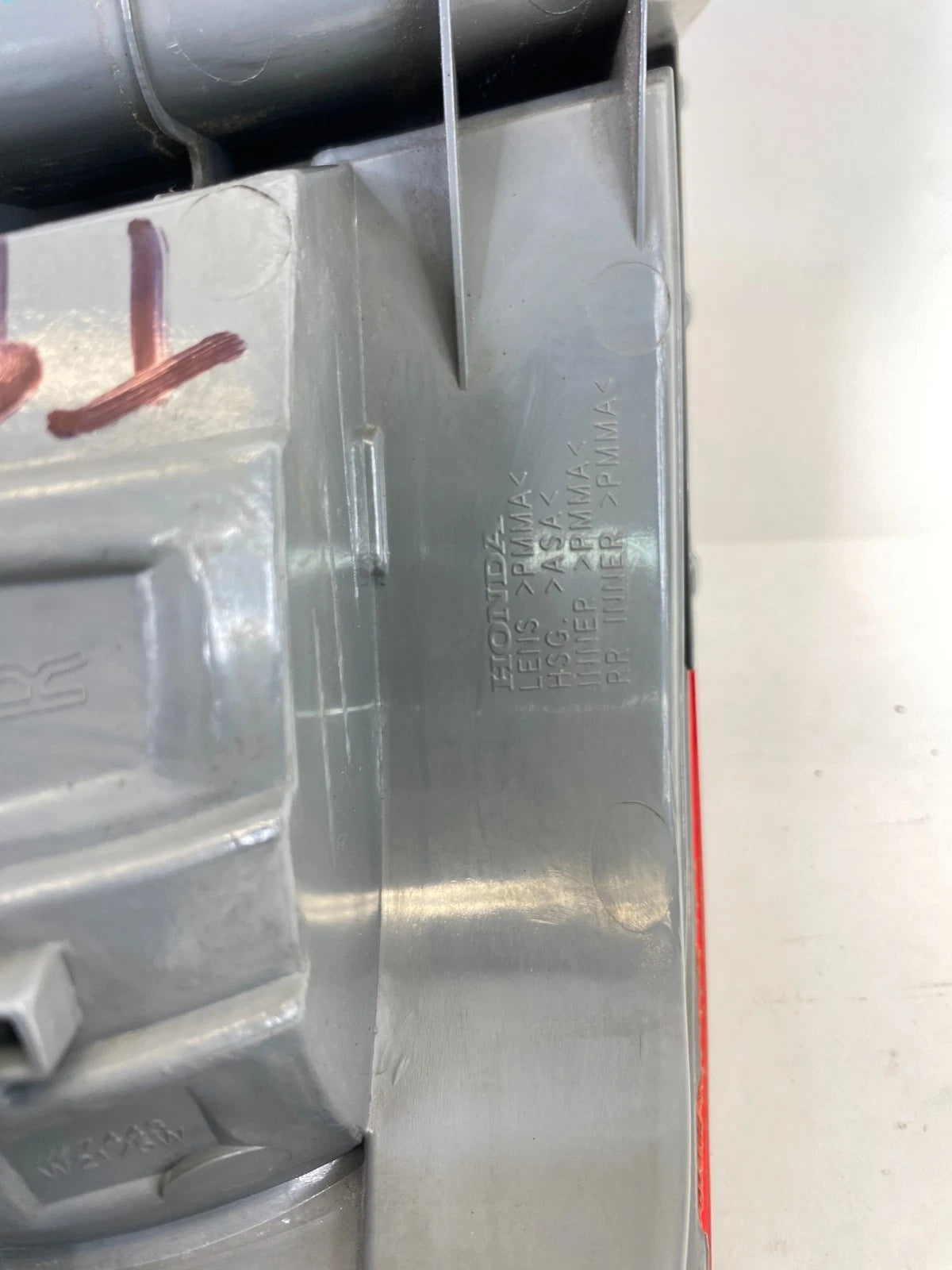 2005-2007 HONDA ODYSSEY RIGHT PASSENGER TAIL LIGHT OUTER TAIL LAMP OEM