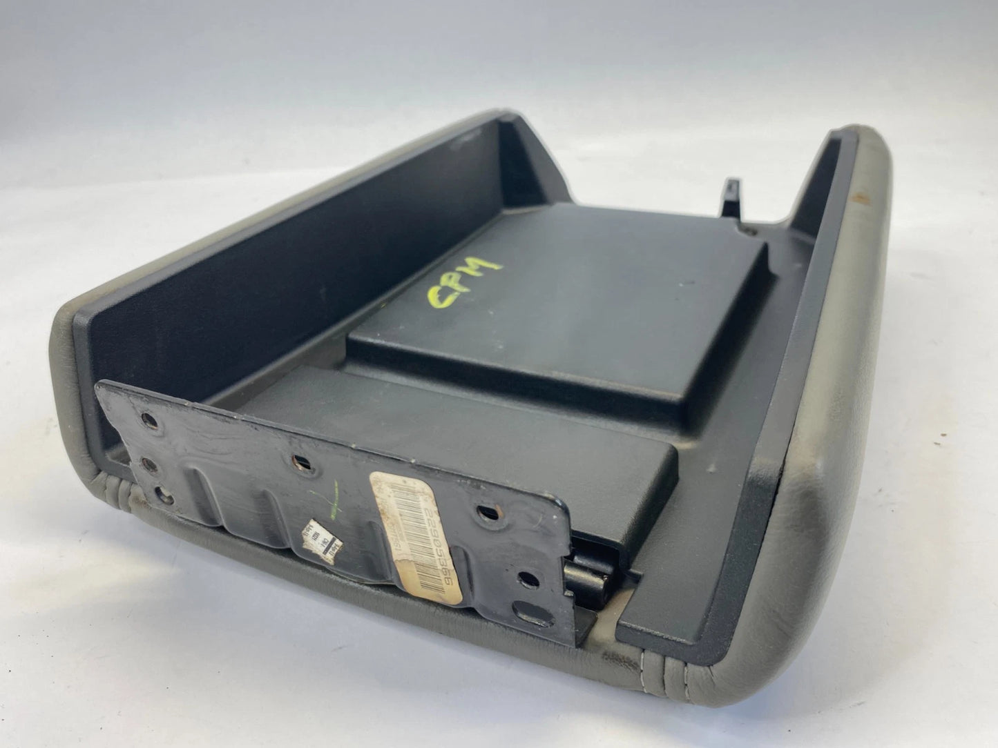 09-17 CHEVROLET TRAVERSE GRAY CENTER CONSOLE ARMREST LID ASSEMBLY OEM 22905366