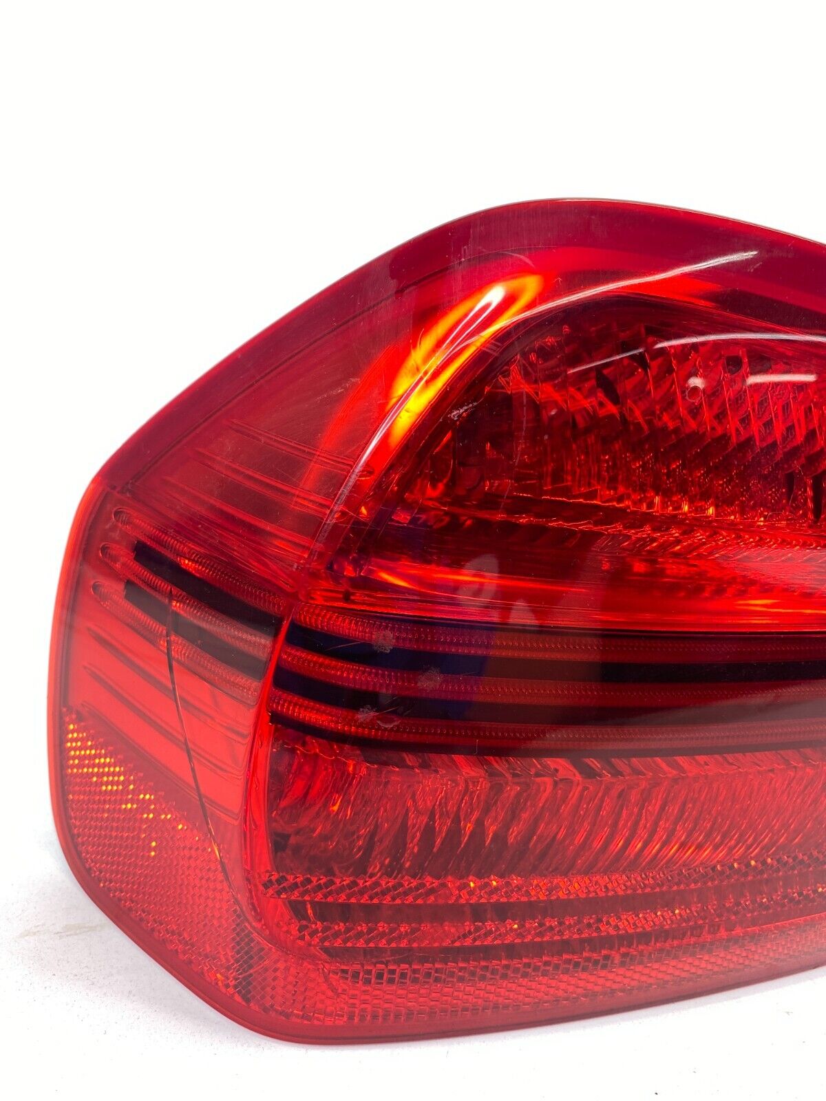 2007 2008 BMW 328i Sedan Left Side Tail Light Taillight Tail Lamp Outer I090028