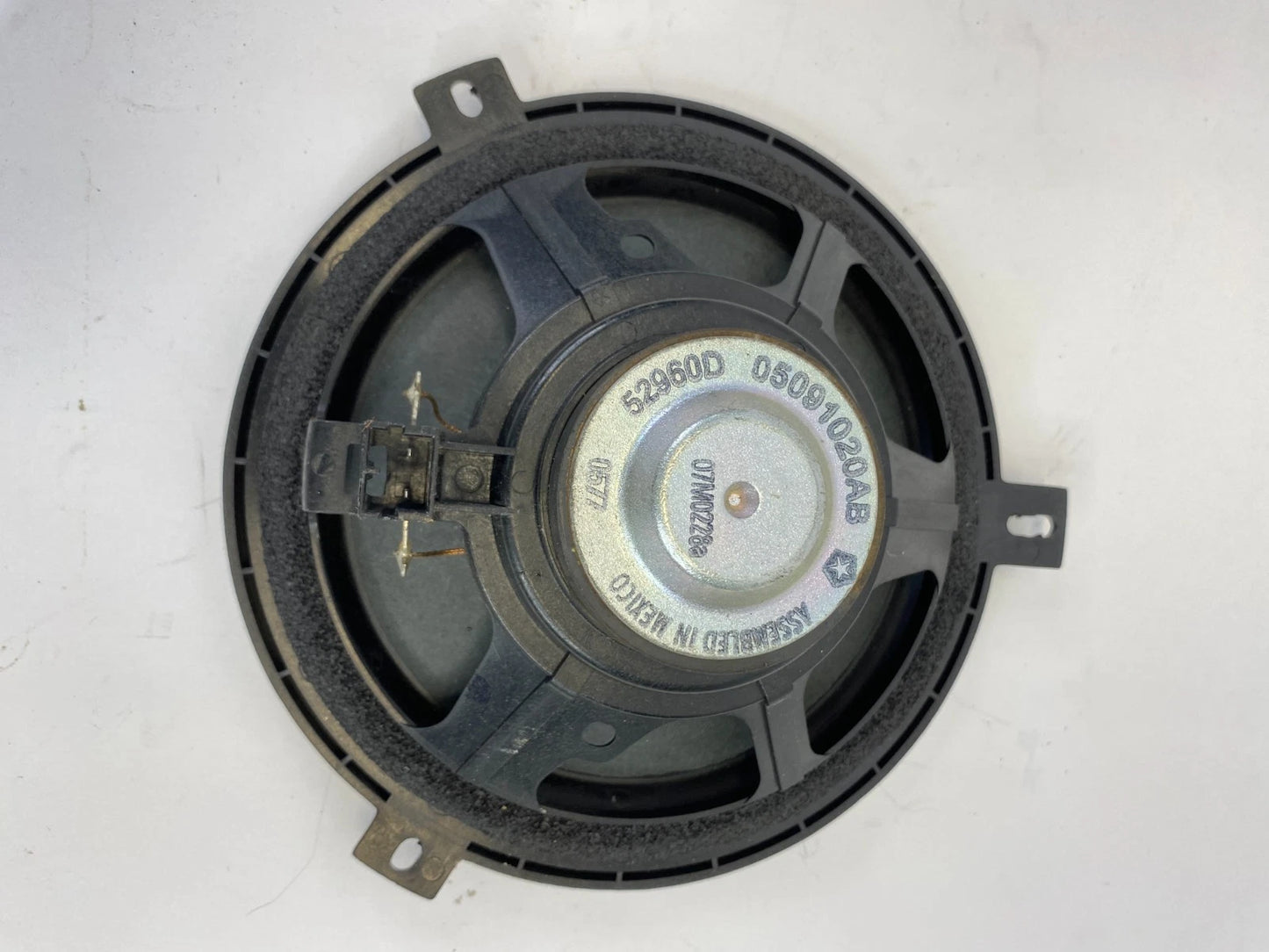 02-07 JEEP LIBERTY LEFT OR RIGHT REAR OR FRONT DOOR AUDIO SPEAKER 05091020AB OEM
