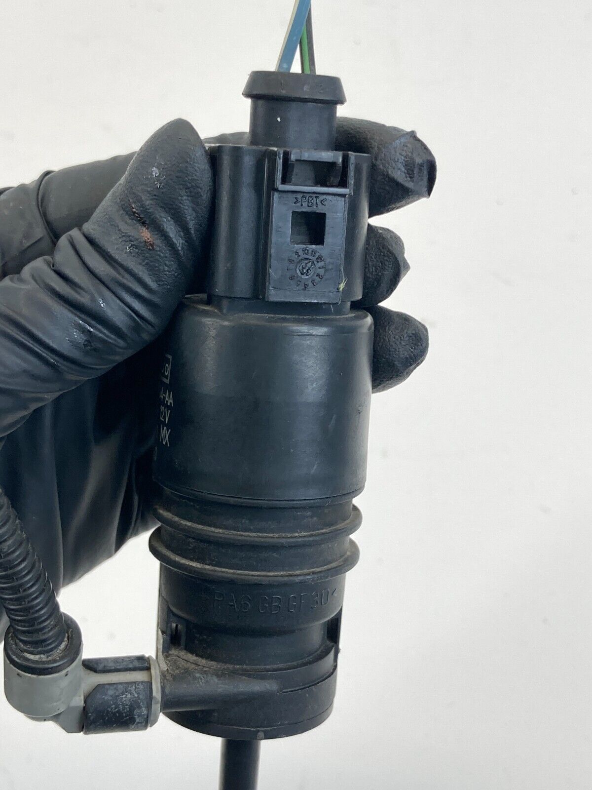 2008 09 10 2011 Ford Focus Windshield Washer Tank Bottle Pump 8S43-17664-AA OEM