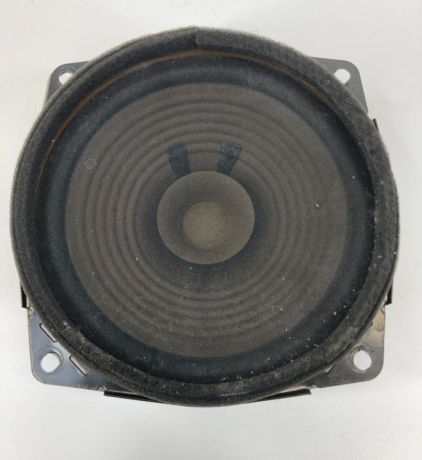 1997-2004 Mitsubishi Montero Sport Front Left Driver Side Door Speaker MR142014