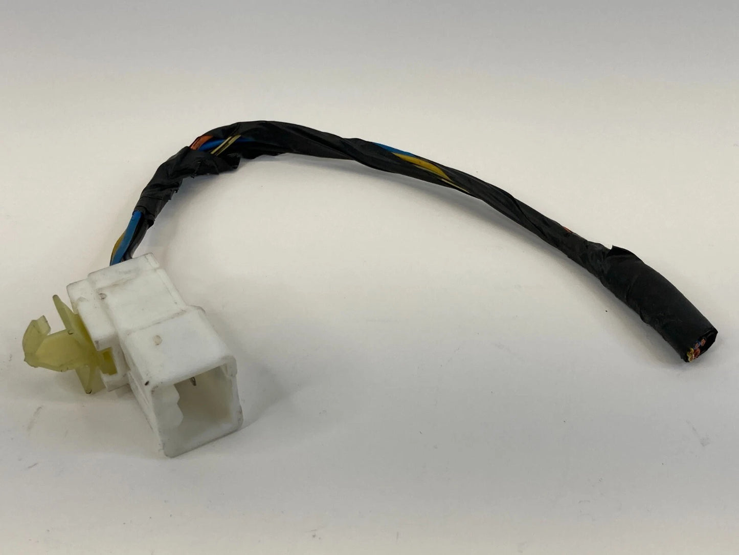 08-11 HYUNDAI ACCENT REAR RIGHT SIDE TAIL LIGHT TAILLIGHT WIRE PLUG CONNECTOR