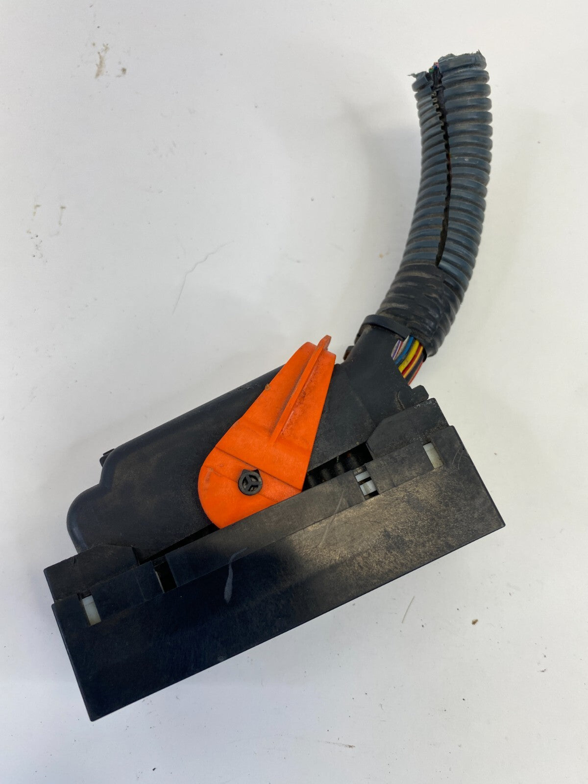 2005 Nissan Armada 5.6L AT 4WD ABS Anti Lock Brake Pump Connector Plug Relay OEM