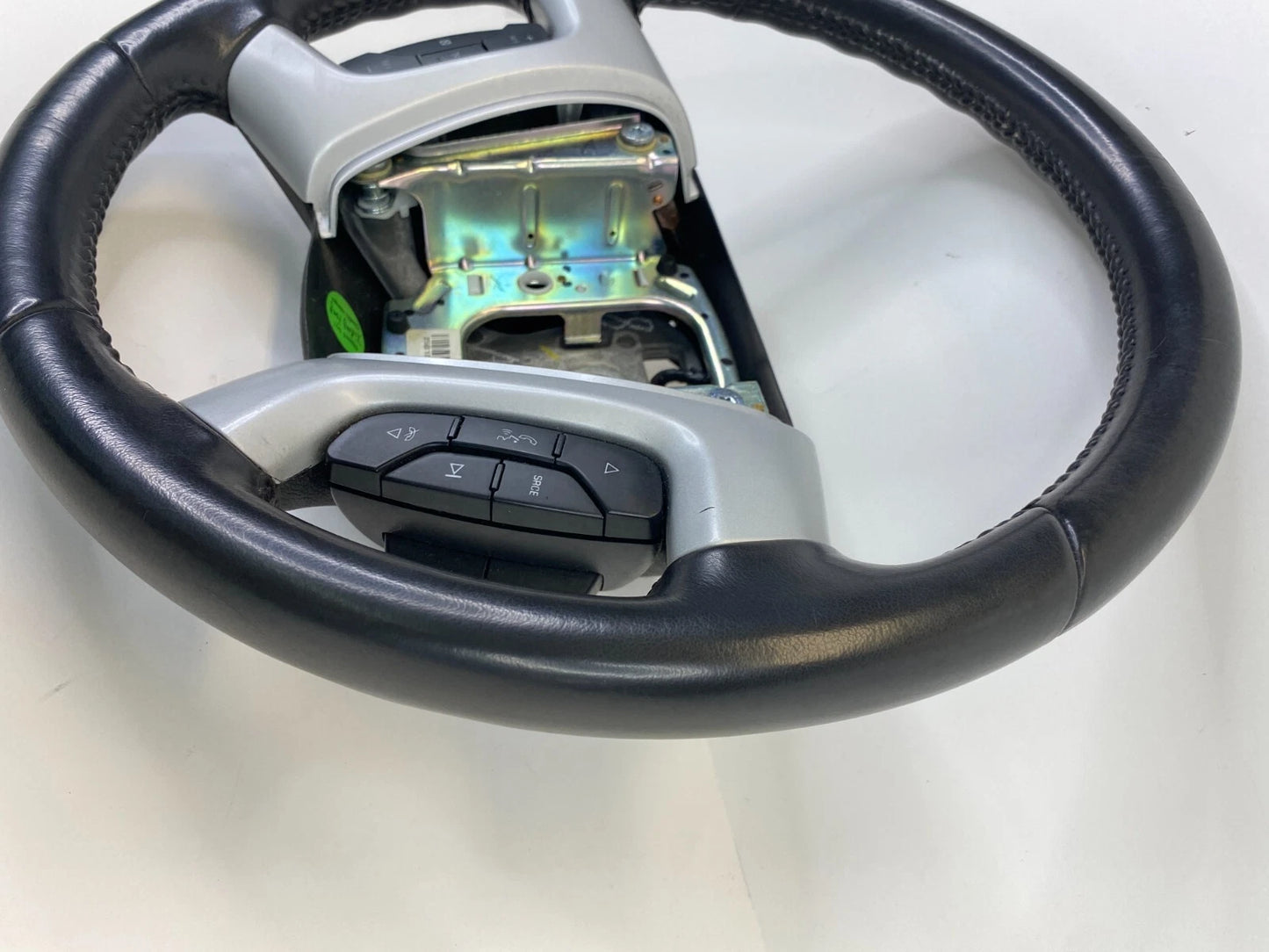 09-12 CHEVY TRAVERSE STEERING WHEEL W/ CRUISE CONTROL & RADIO SWITCH LEATHER