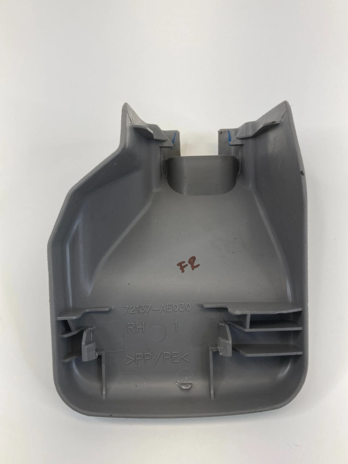 2005-2010 TOYOTA SIENNA FRONT RIGHT SEAT OUTER TRACK END CAP COVER 72137-AE030