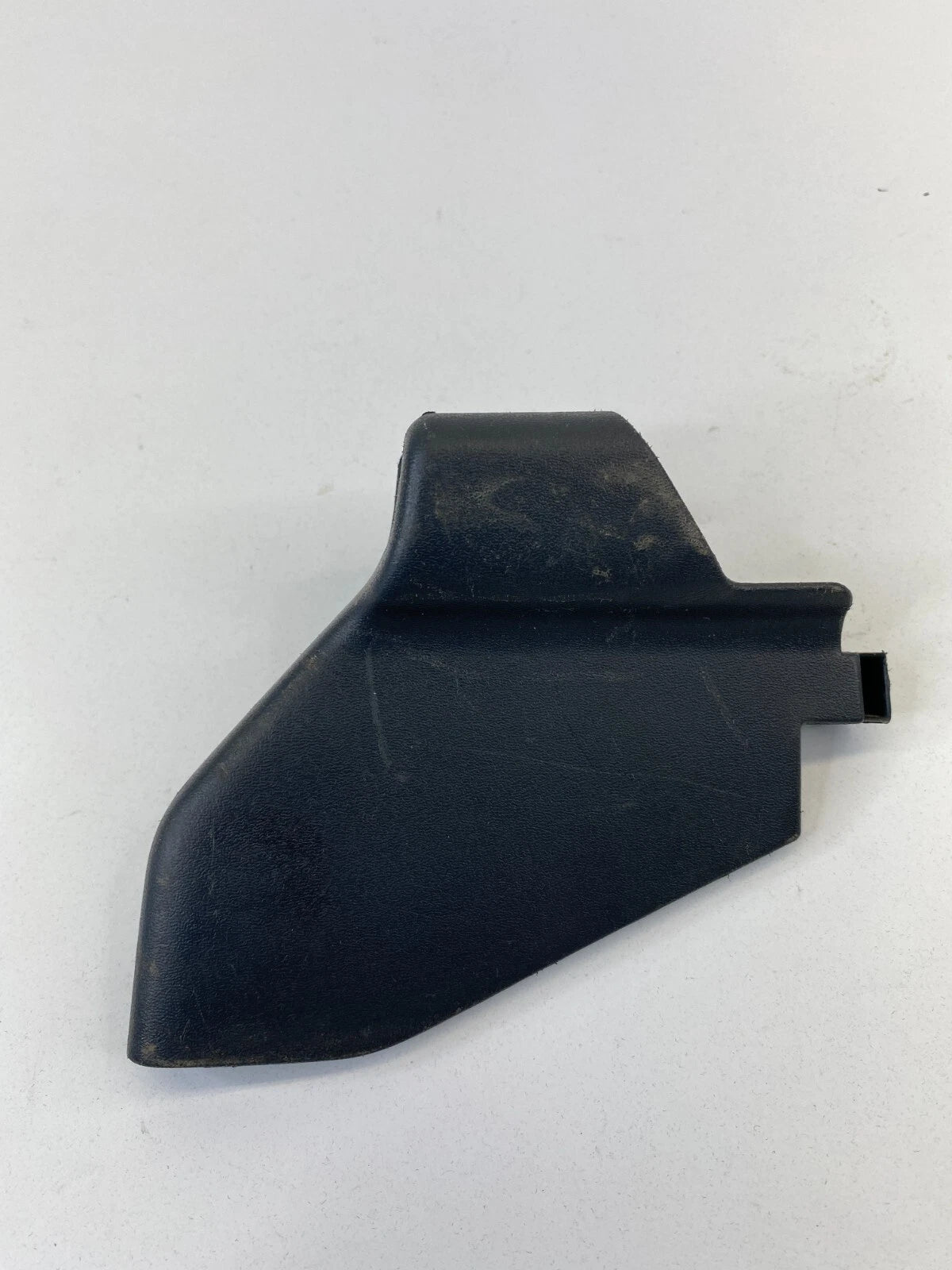 2009-2013 TOYOTA MATRIX RIGHT INNER SEAT TRACK END COVER TRIM CAP 72157-02120
