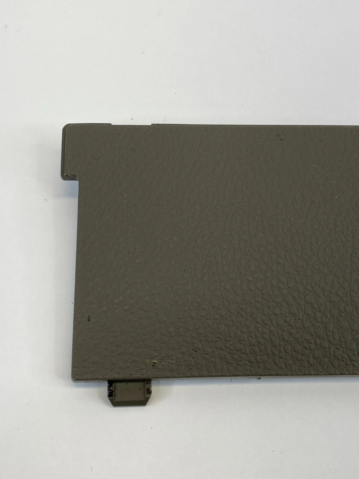 05-07 INFINITI G35 CENTER CONSOLE ARMREST ARM REST BOLT CAP COVER 96912-AC710