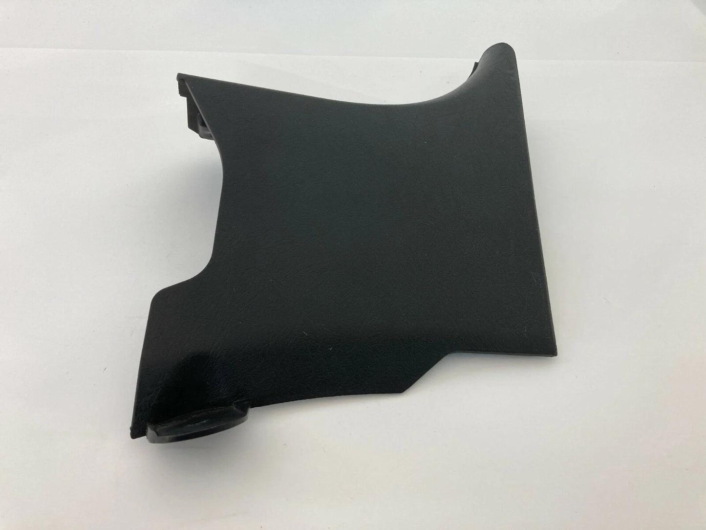 2004-2006 KIA AMANTI FRONT RIGHT PASSENGER LOWER SIDE KICK PANEL TRIM 85824-3F00