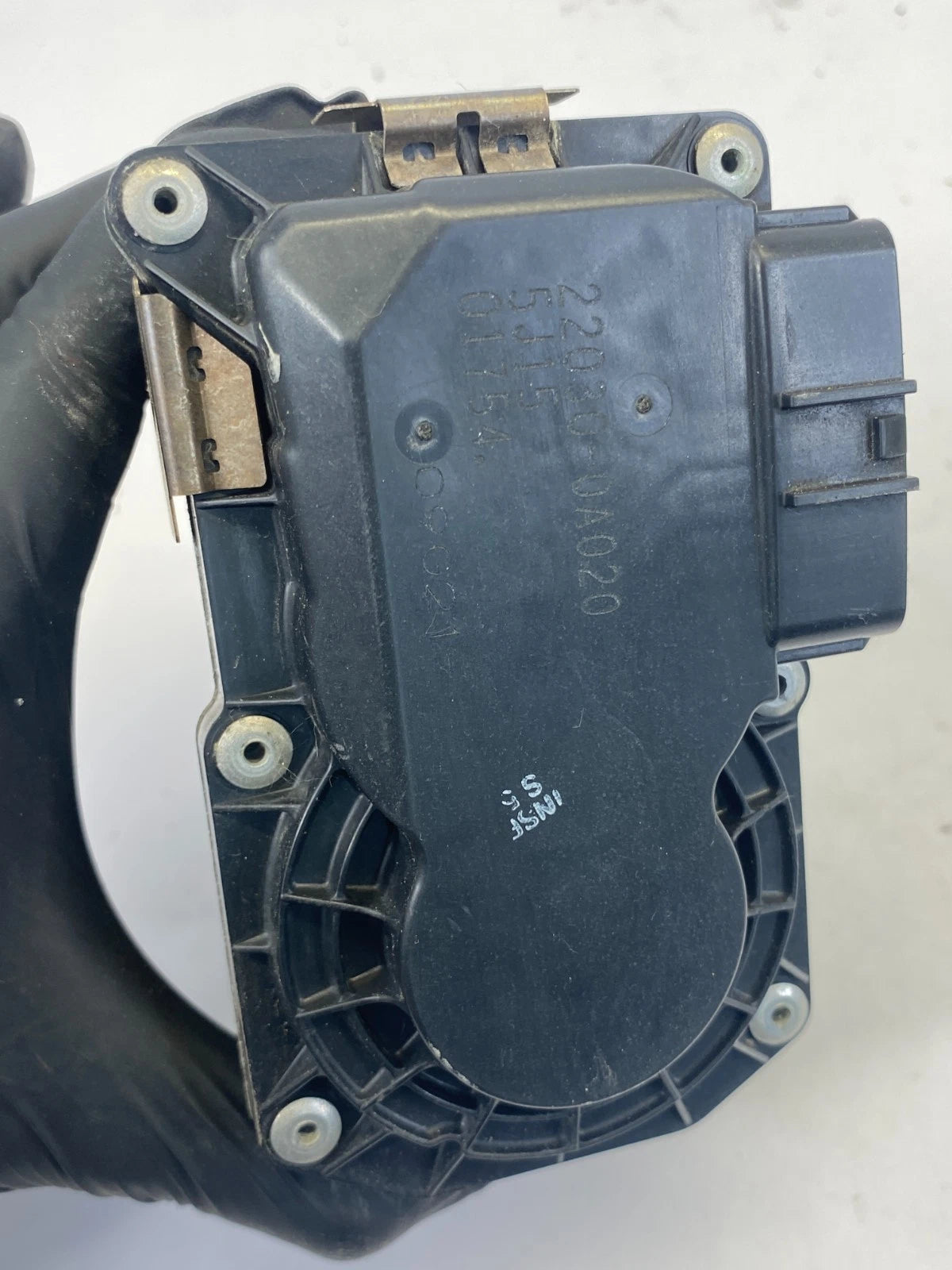 2004-2006 TOYOTA SIENNA 3.3L V6 24V A/T THROTTLE BODY VALVE ASSY 22030-0A020