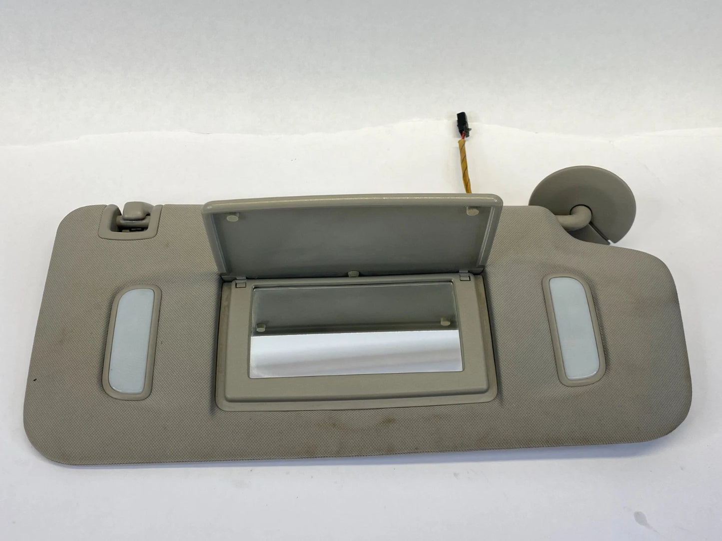 2009-2017 TRAVERSE 2008-2017 ENCLAVE LEFT AND RIGHT SUNVISOR SUN VISOR SET OEM