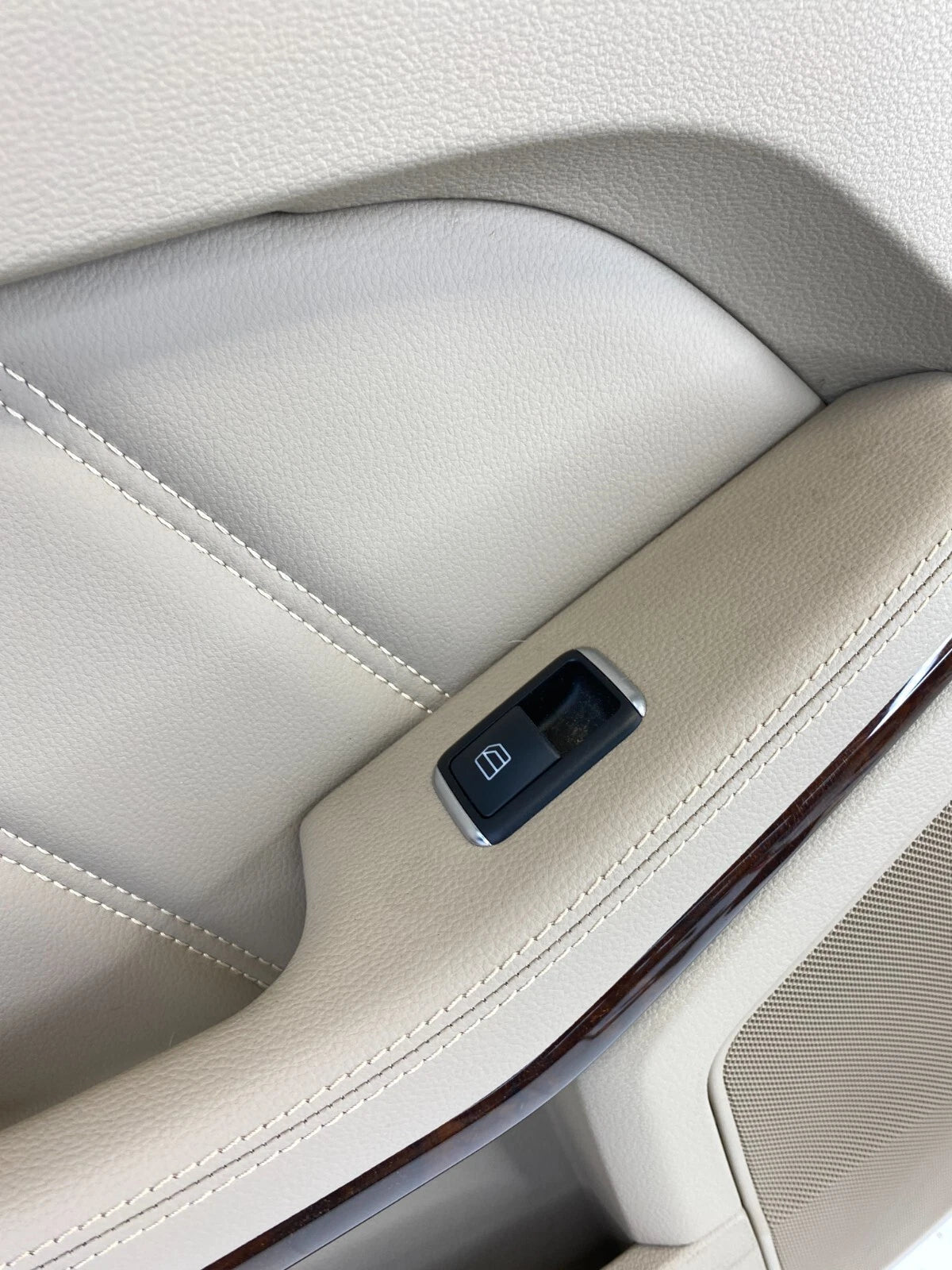 2006-2016 MERCEDES-BENZ E350 REAR LEFT SIDE INTERIOR DOOR PANEL W/ WINDOW SWITCH