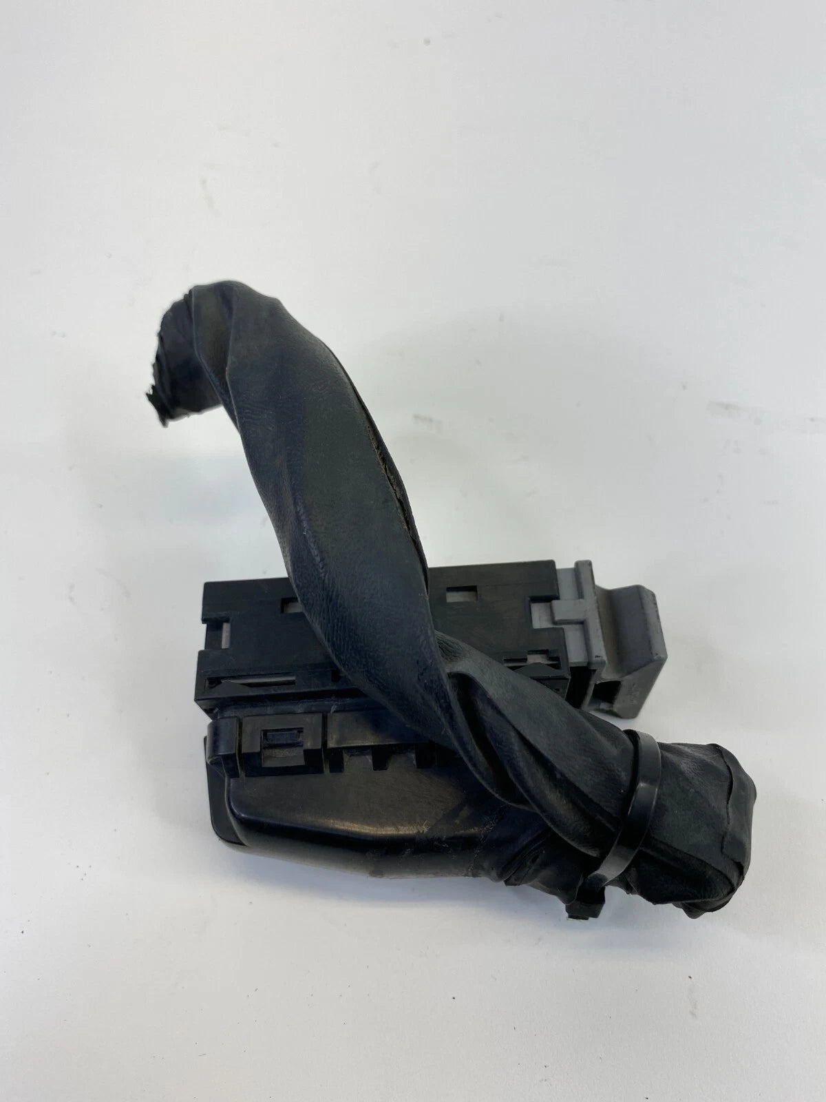 2004-2006 HYUNDAI ELANTRA 2.0L ABS ANTI LOCK BRAKE PUMP RELAY PLUG CONNECTOR OEM