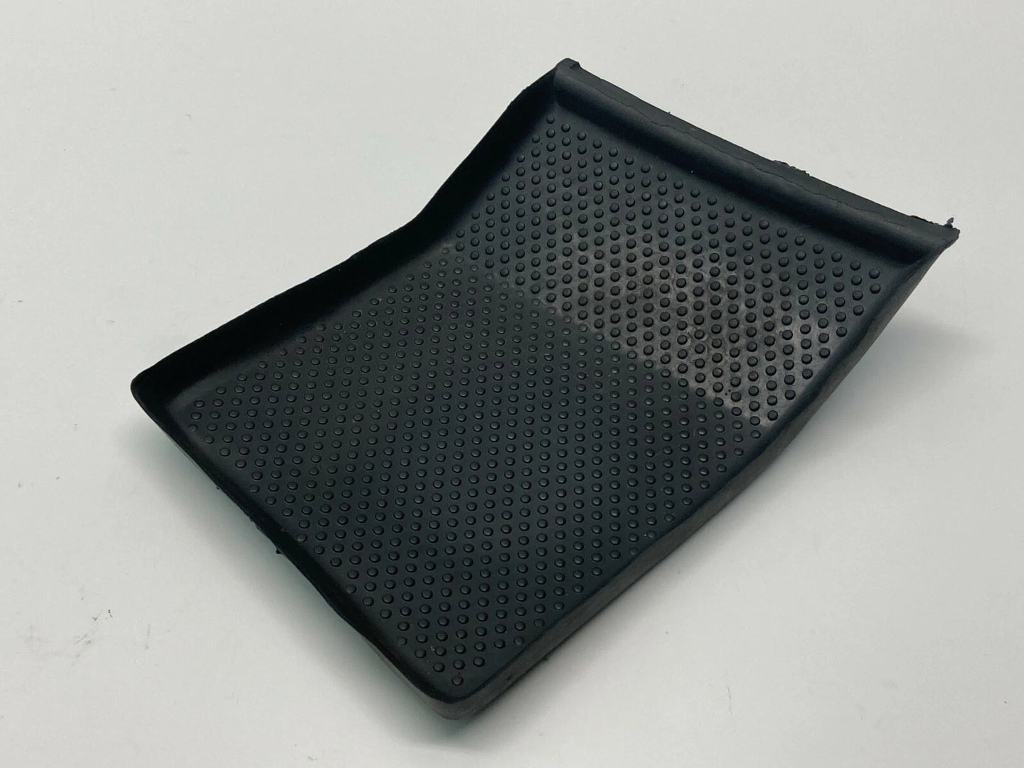 2001-2005 VW VOLKSWAGEN PASSAT DASH MAT INSERT RUBBER COMPARTMENT B1858166 OEM