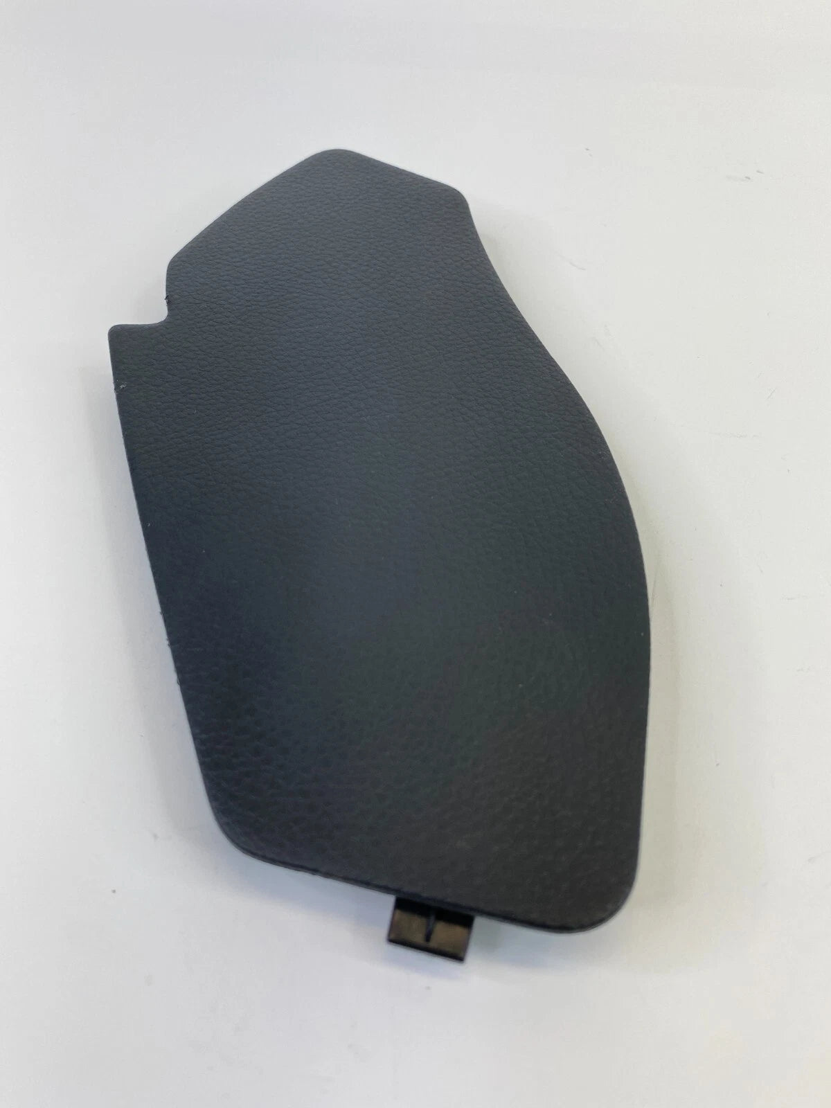 07 08 09 10 11 12 NISSAN VERSA DASH RIGHT SIDE END CAP COVER TRIM 68698EL00A OEM