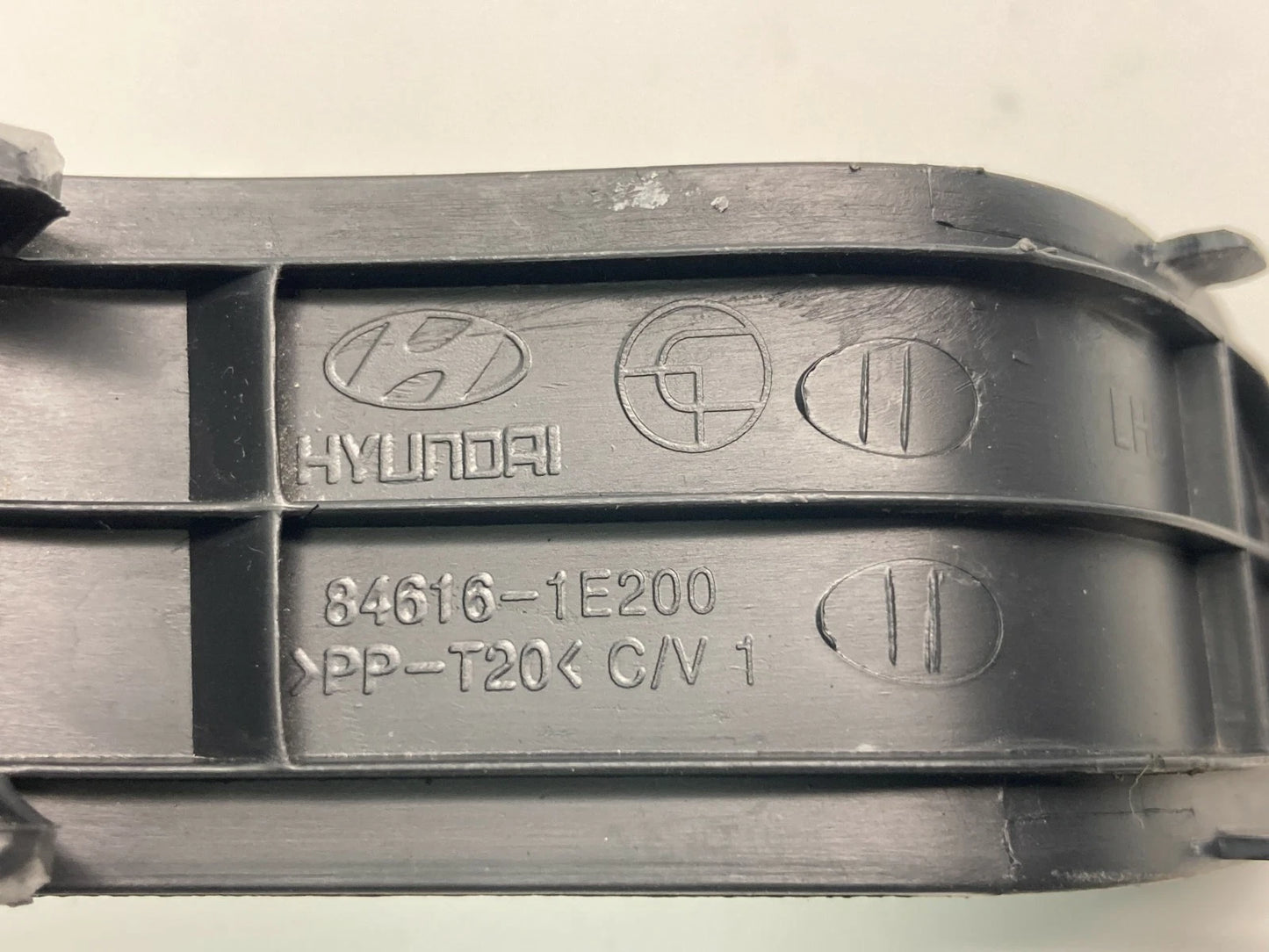 2007-2011 HYUNDAI ACCENT CENTER CONSOLE PARKING HAND BRAKE COVER 846161E200 OEM