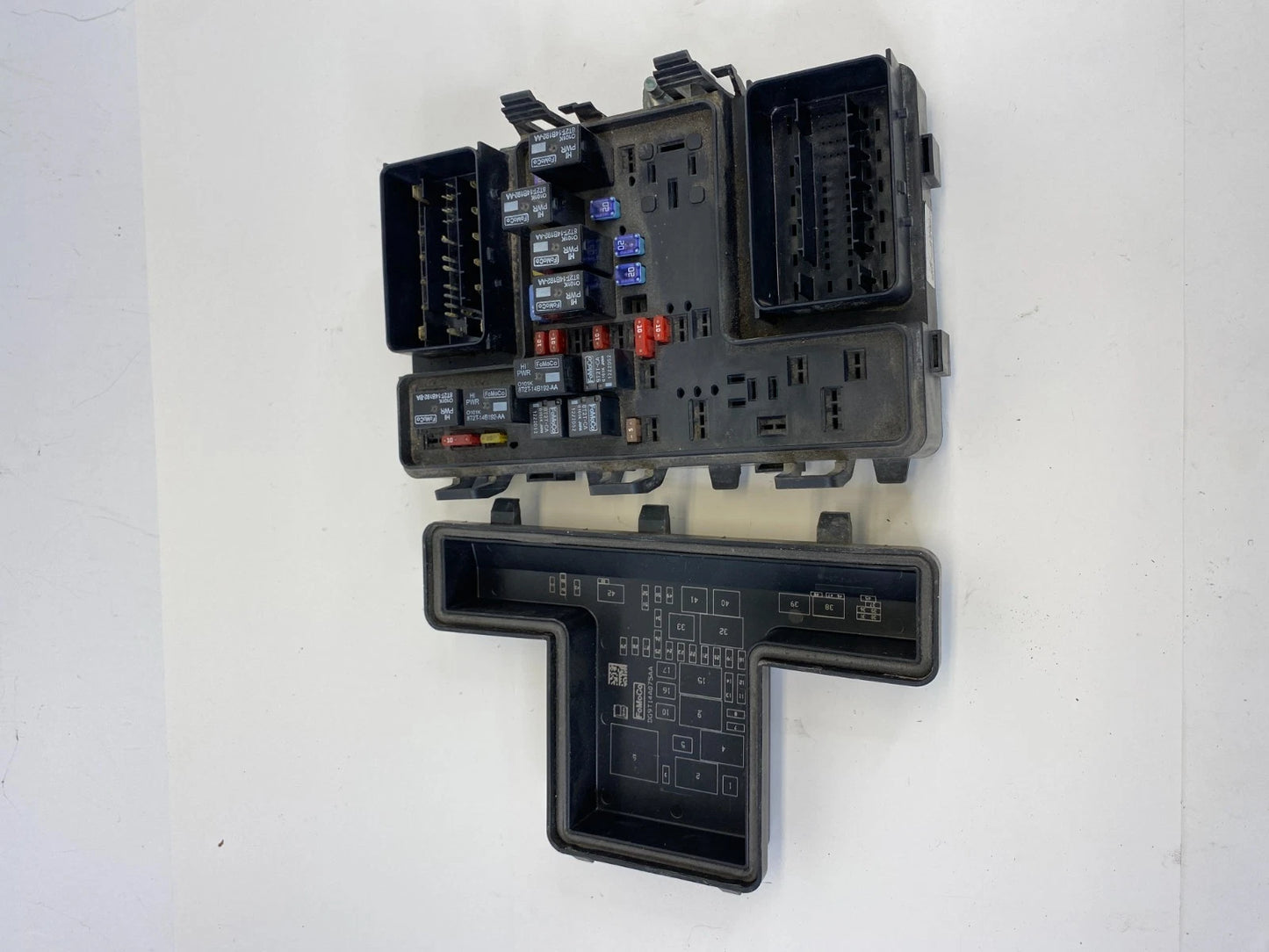 2013-2016 FORD FUSION 2.5L UNDER HOOD ENGINE FUSE RELAY BOX COMPARTMENT W/ COVER