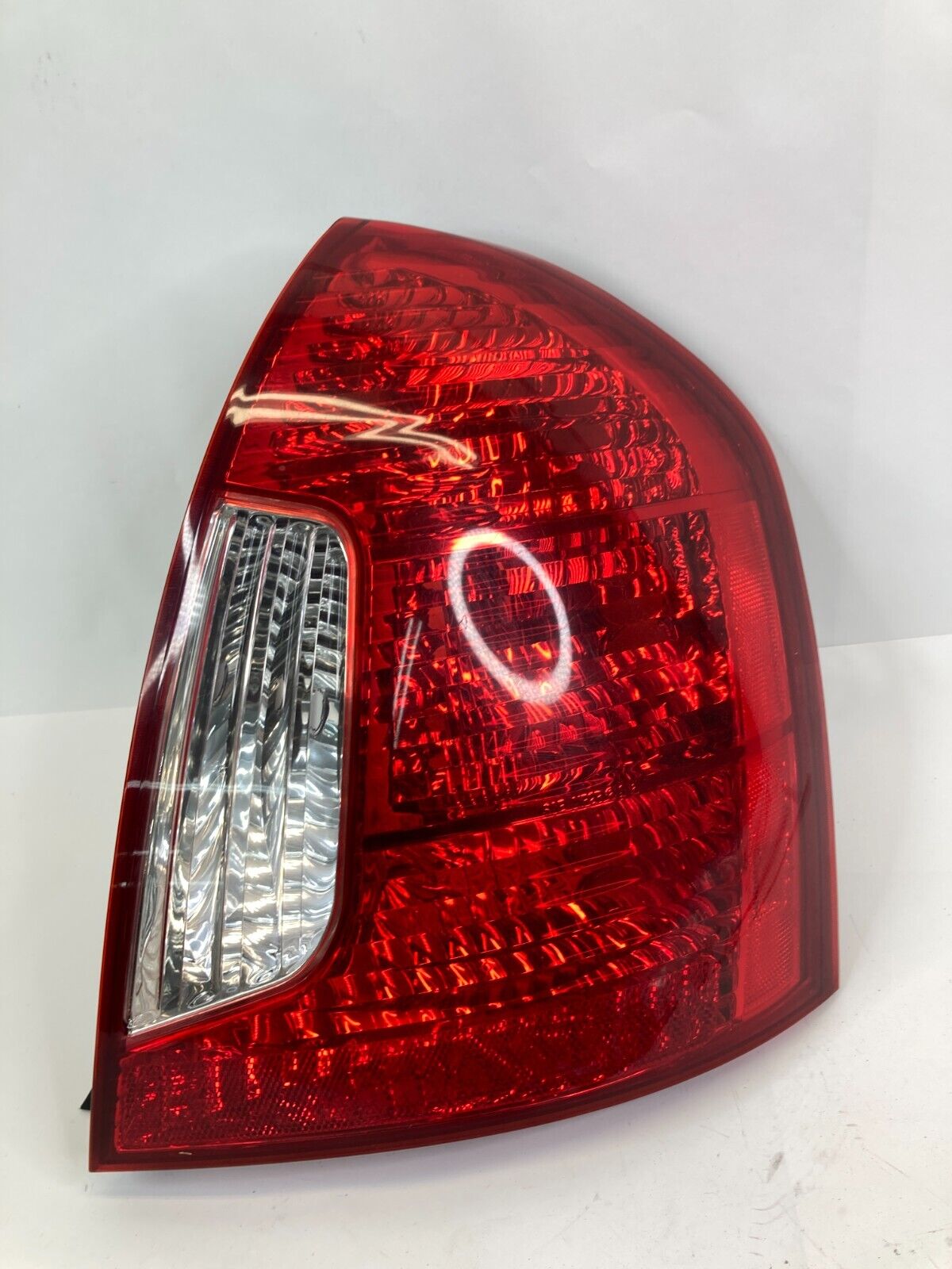 06-11 Hyundai Accent Sedan Rear Right Passenger Side Tail Light Taillight Lamp