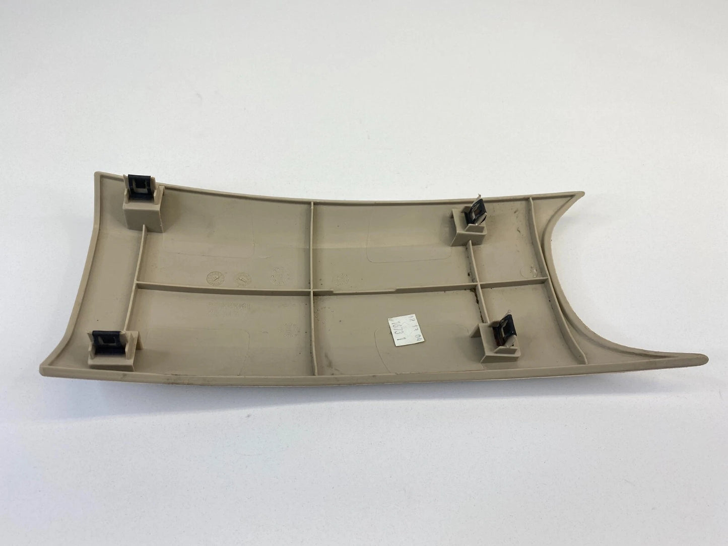 2002-2005 SATURN VUE FRONT CENTER CONSOLE LOWER COVER TRIM PANEL BEZEL 22702061