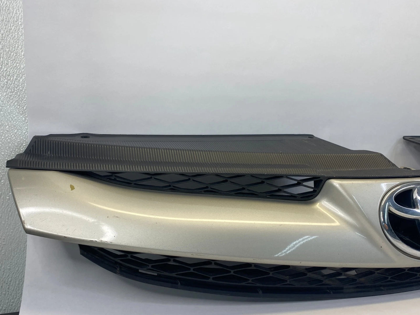 2006-2010 TOYOTA SIENNA FRONT BUMPER RADIATOR UPPER GRILL GRILLE 53101-AE050 OEM