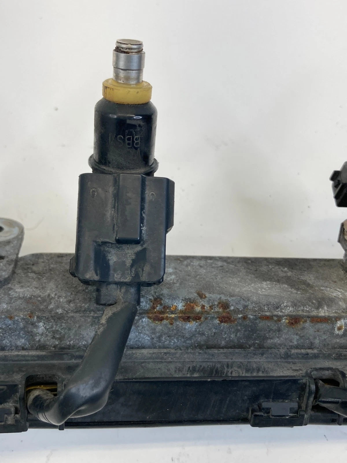 2009-2013 Honda Fit 1.5L L4 Engine Fuel Injection Set Fuel Rail w Injectors OEM