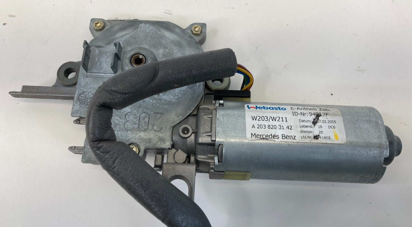 2006 Mercedes-Benz CLS500 Sunroof Sun Roof Motor Assembly 203-820-31-42 OEM