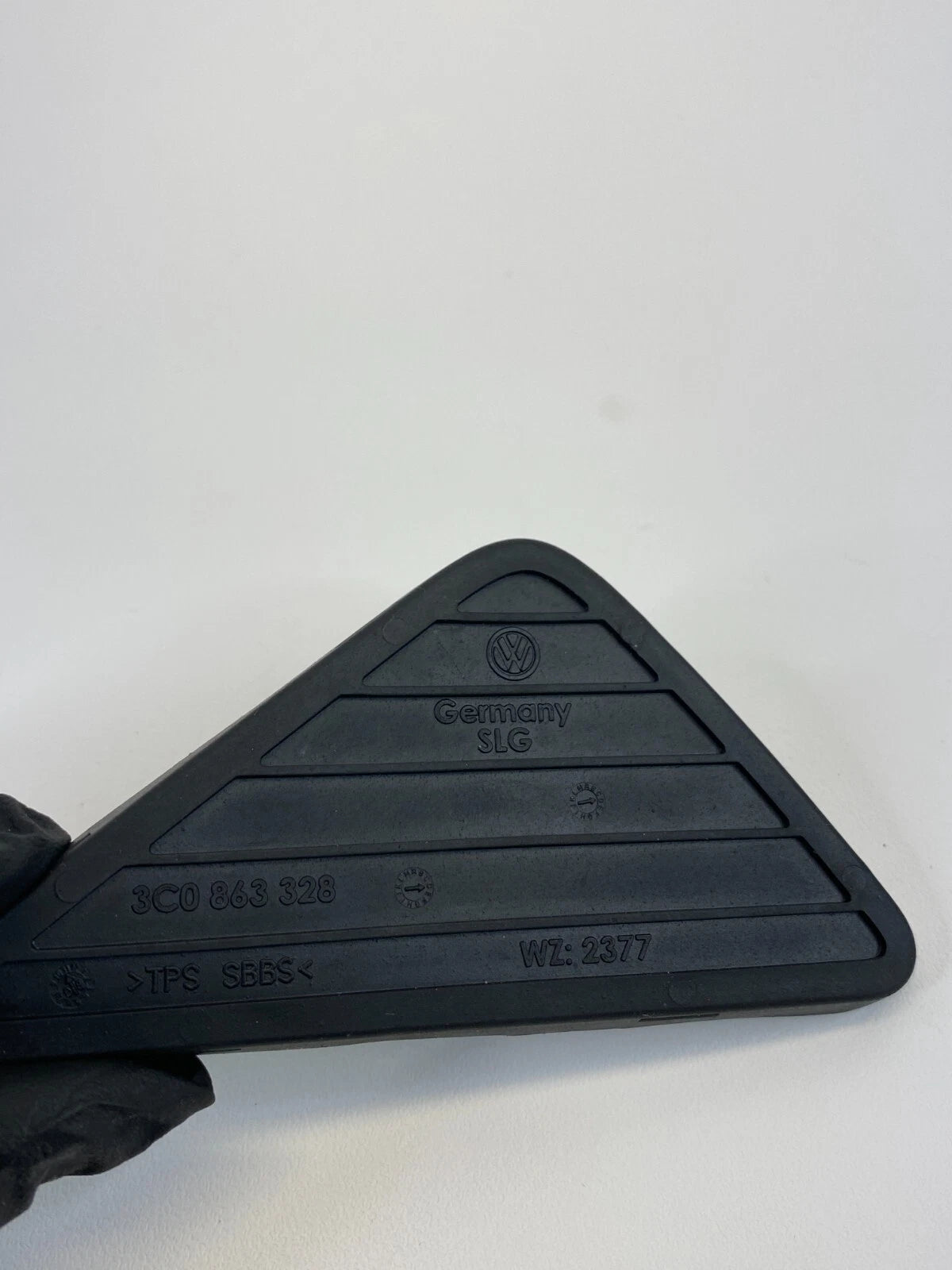 09-17 VOLKSWAGEN CC 07-10 PASSAT CENTER CONSOLE MAT RUBBER INSERT 3C0-863-328