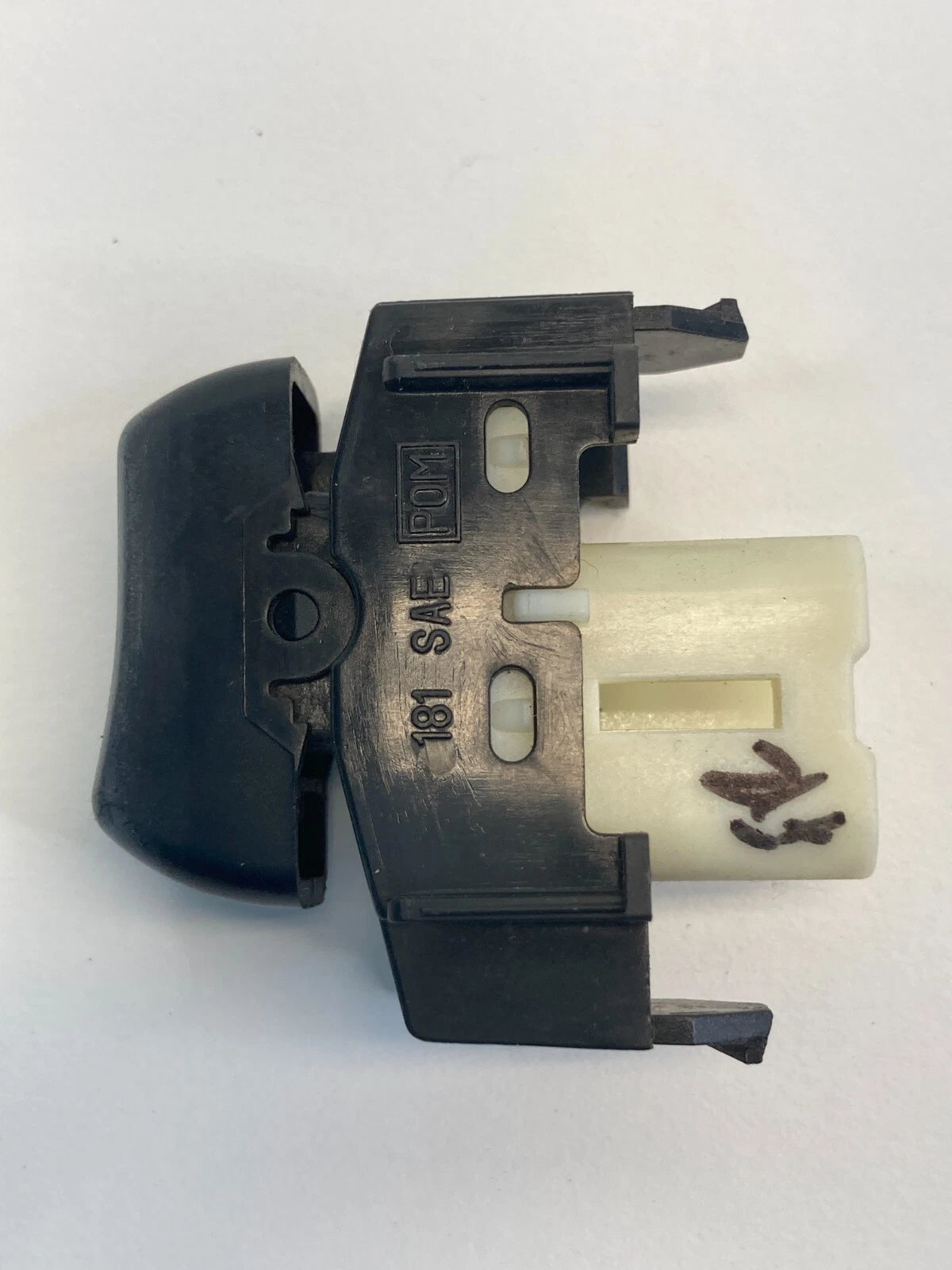 2003-2008 TOYOTA COROLLA COROLLA FRONT RIGHT PASSENGER DOOR LOCK BUTTON SWITCH