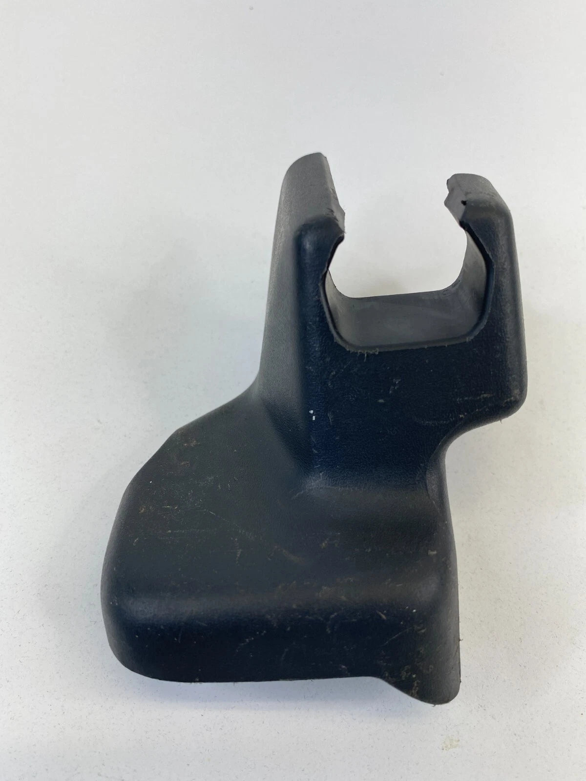 2009-2013 TOYOTA MATRIX LEFT OUTER SEAT TRACK END COVER TRIM CAP 72138-02100 OEM