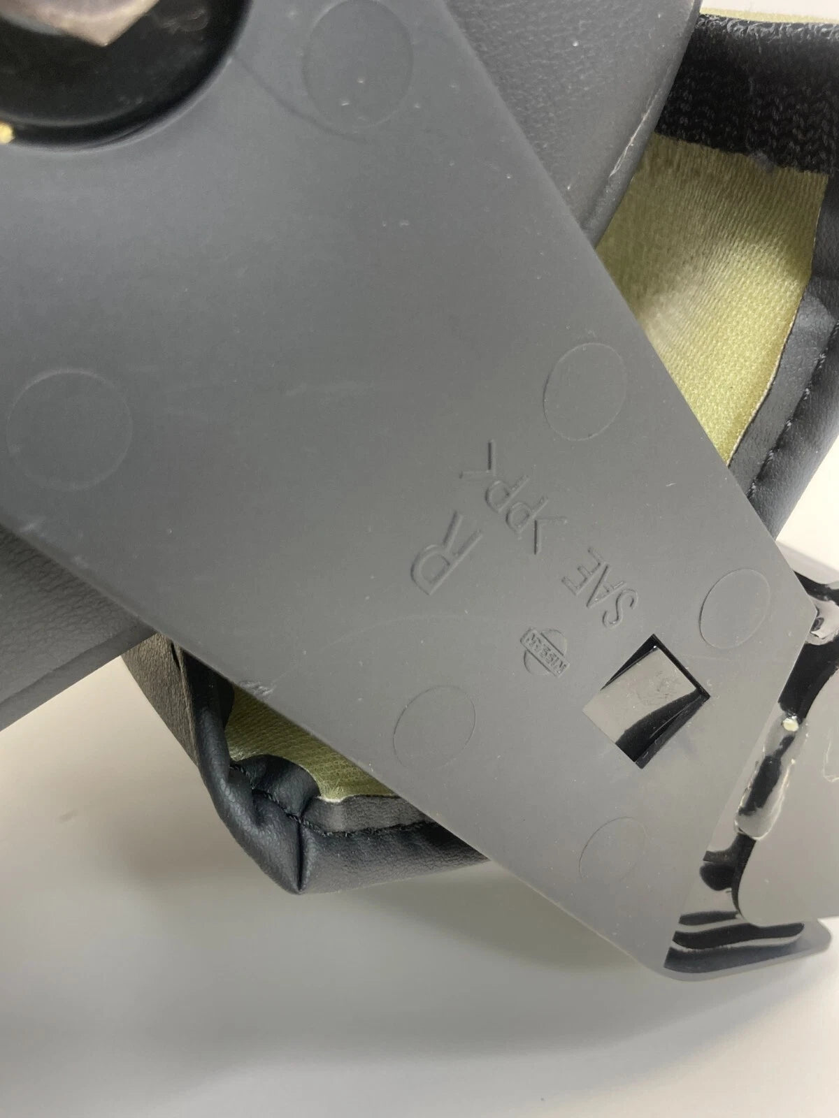 2007 2008 INFINITI G35 SEDAN REAR SEAT CENTER ARMREST WITH CUP HOLDER UNIT OEM