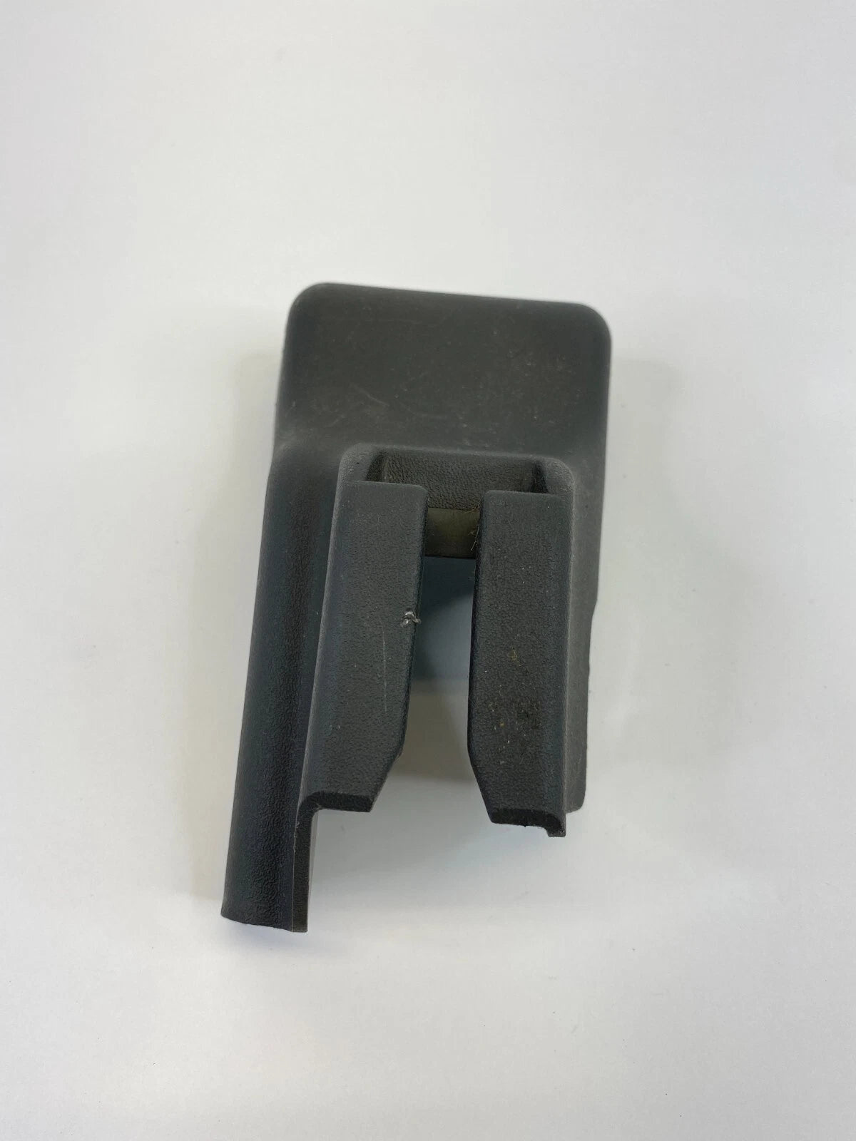 2005-2015 NISSAN XTERRA FRONT RIGHT SEAT TRACK END COVER TRIM CAP 87558-EA000