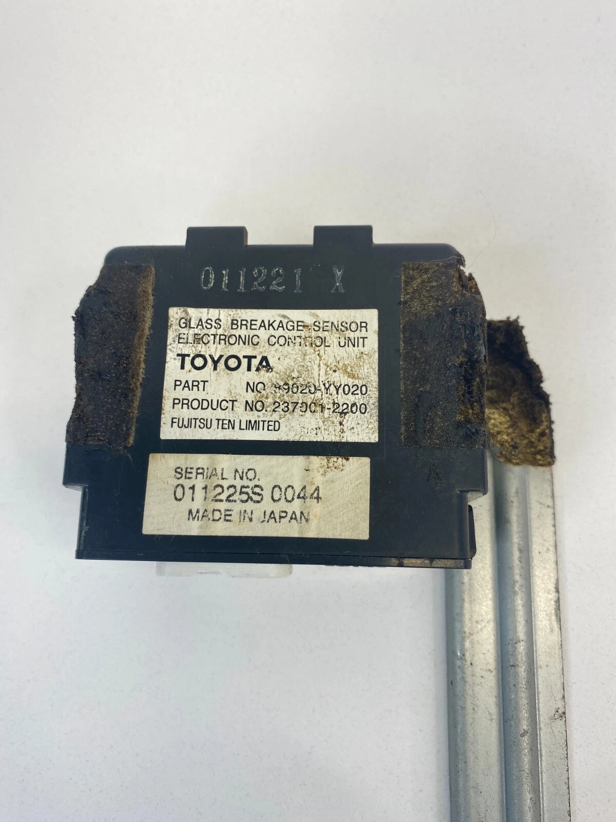 03-08 TOYOTA MATRIX GLASS BREAKAGE SENSOR SECURITY CONTROL ECU 89020-YY020 OEM