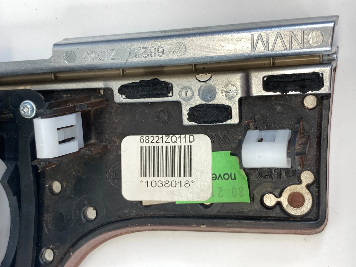 2008-2010 INFINITI QX56 LEFT DRIVER SIDE DASH AIR VENT BEZEL ASSEMBLY OEM